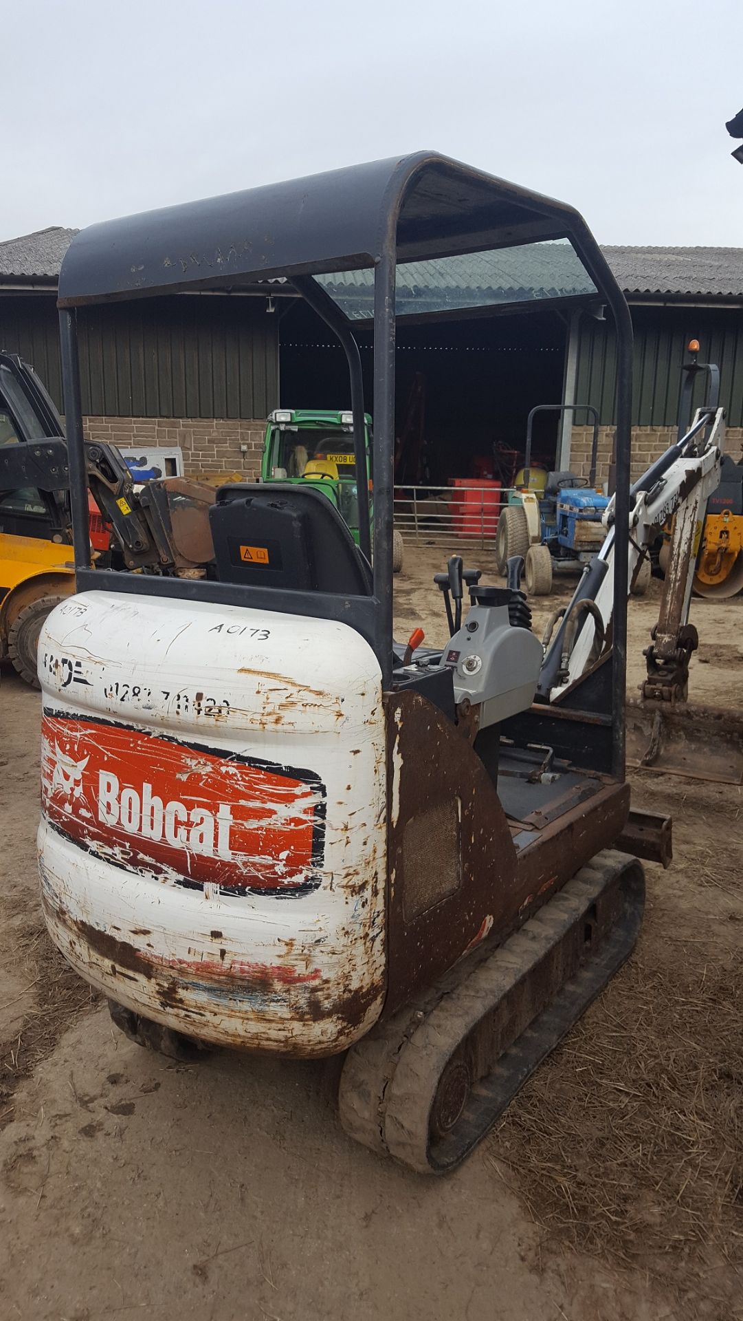 2009 BOBCAT COMPACT MINI DIGGER / EXCAVATOR WHITE *PLUS VAT* - Image 5 of 6