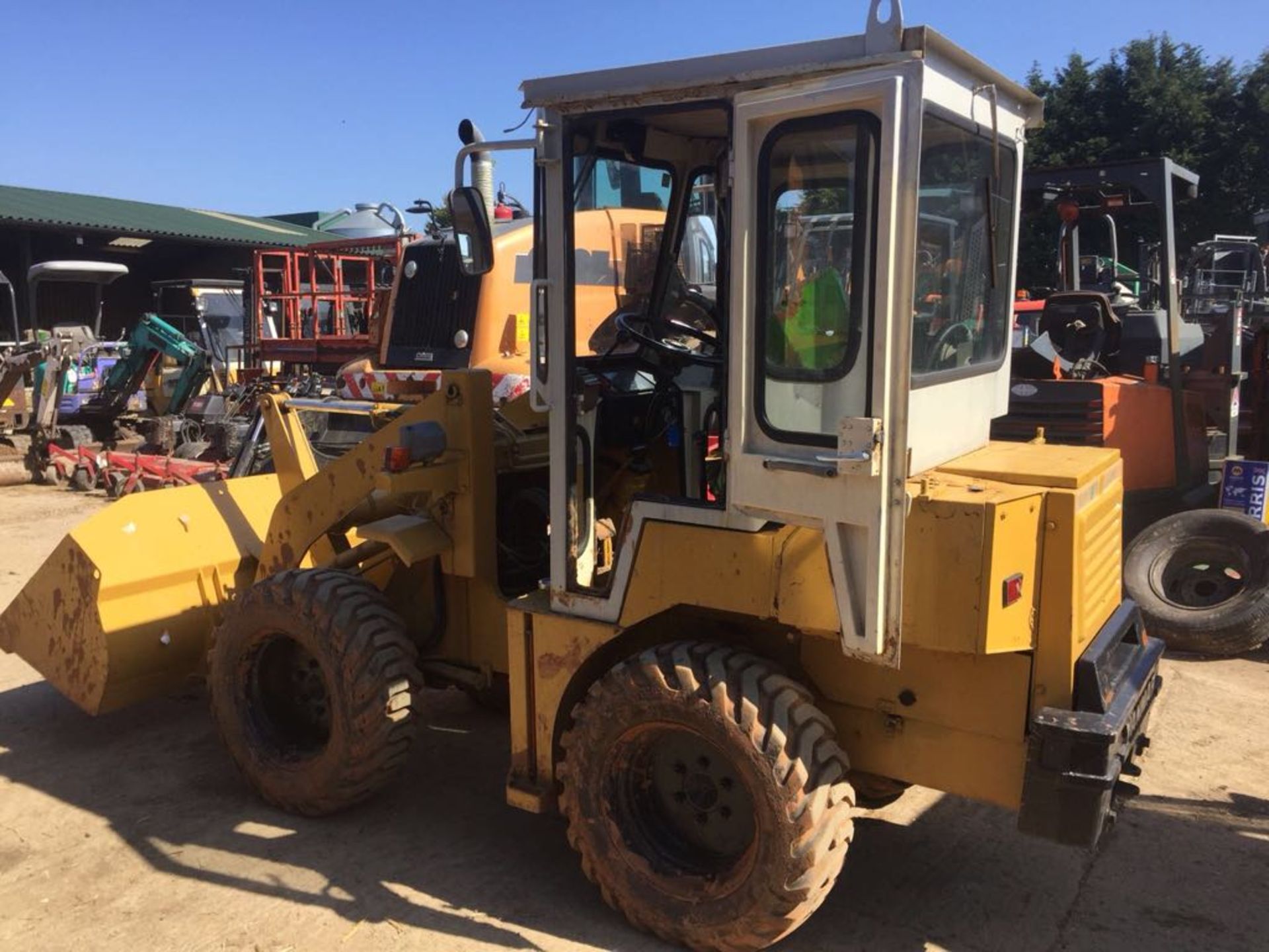 YEAR UNKNOWN YANMAR DIESEL LOADING SHOVEL WHEEL LOADER *PLUS VAT* - Image 8 of 9