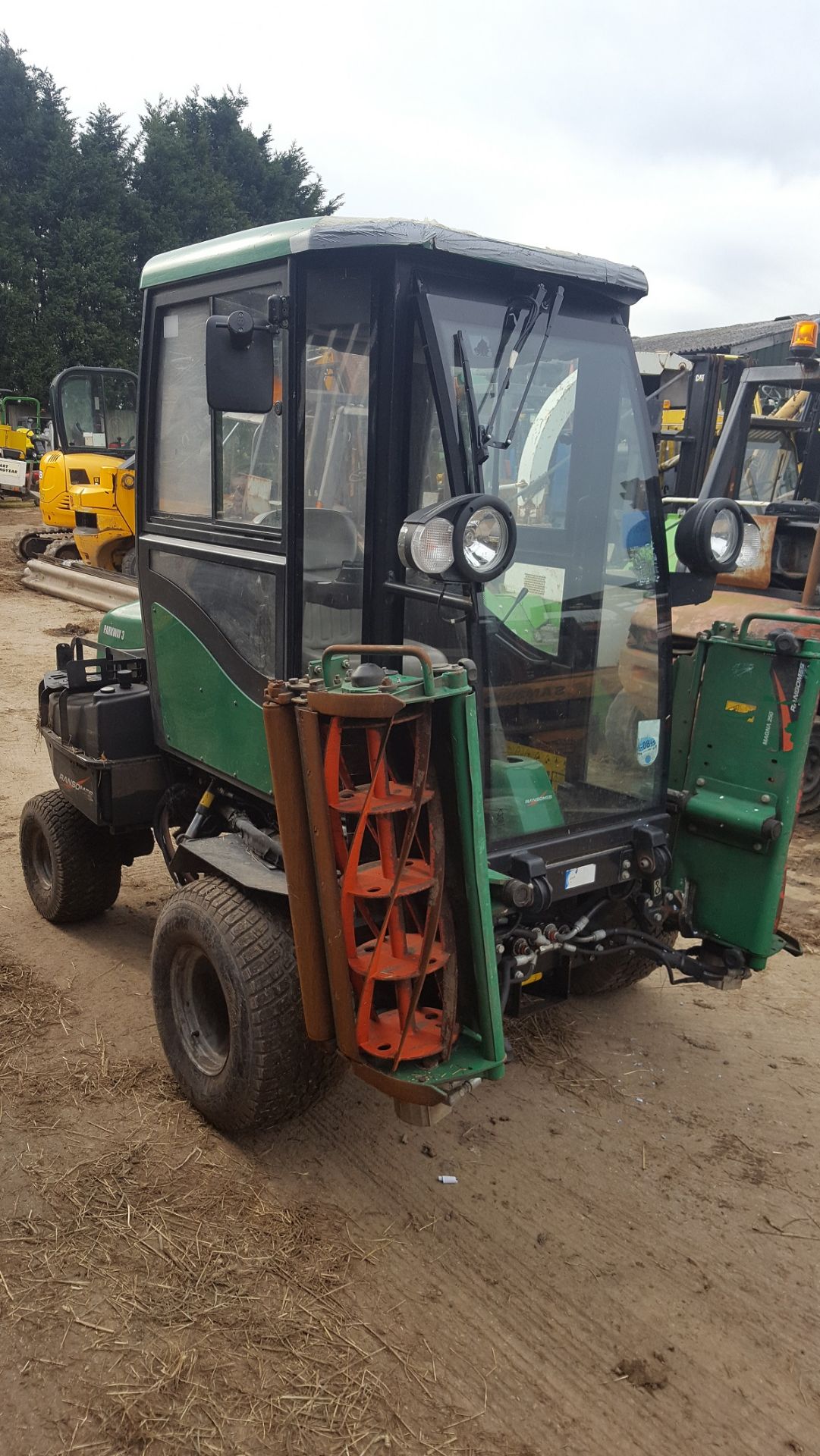 2012 RANSOMES PARKWAY 3 REEL RIDE ON LAWN MOWER WITH CAB *PLUS VAT*