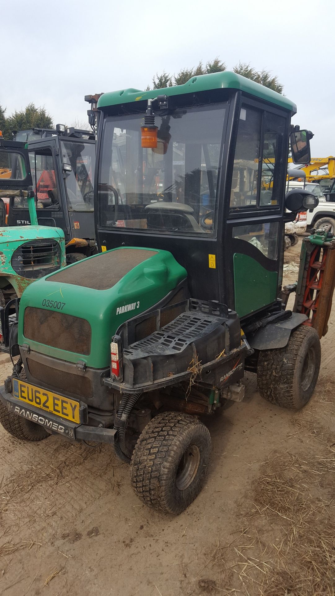 2012 RANSOMES PARKWAY 3 REEL RIDE ON LAWN MOWER WITH CAB *PLUS VAT* - Bild 6 aus 13