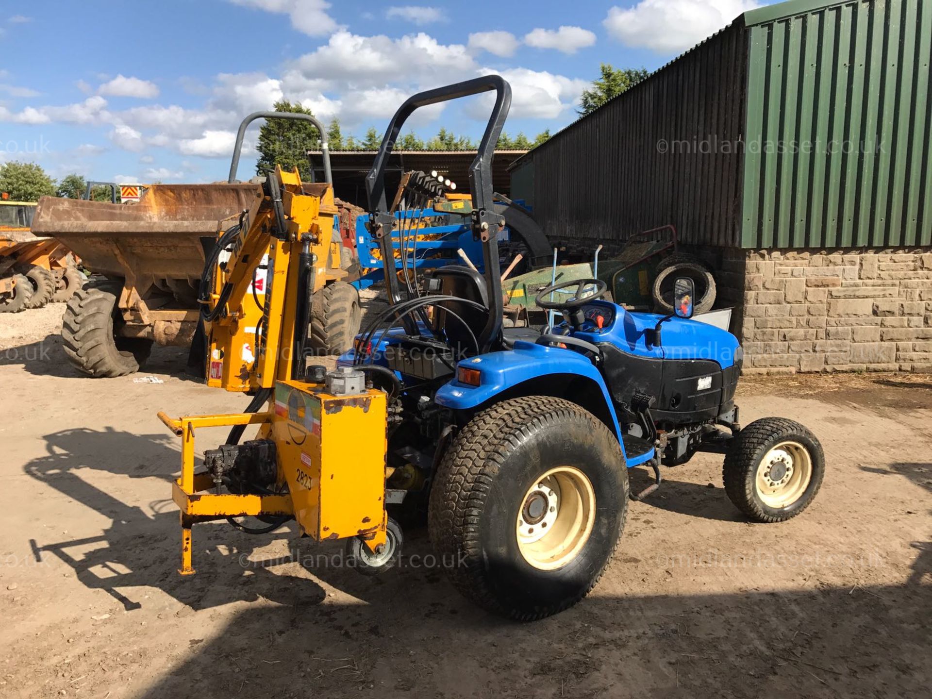 NEW HOLLAND TC27D TRACTOR - Image 9 of 11