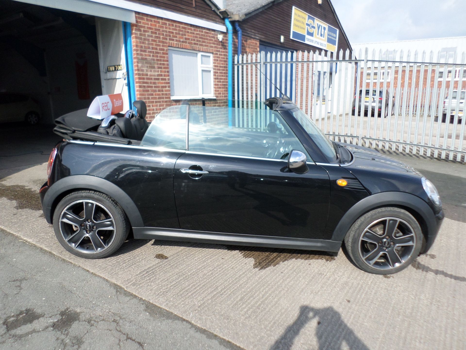 2009/59 REG MINI COOPER BLACK PETROL CONVERTIBLE, FULL SERVICE HISTORY *NO VAT* - Bild 3 aus 9