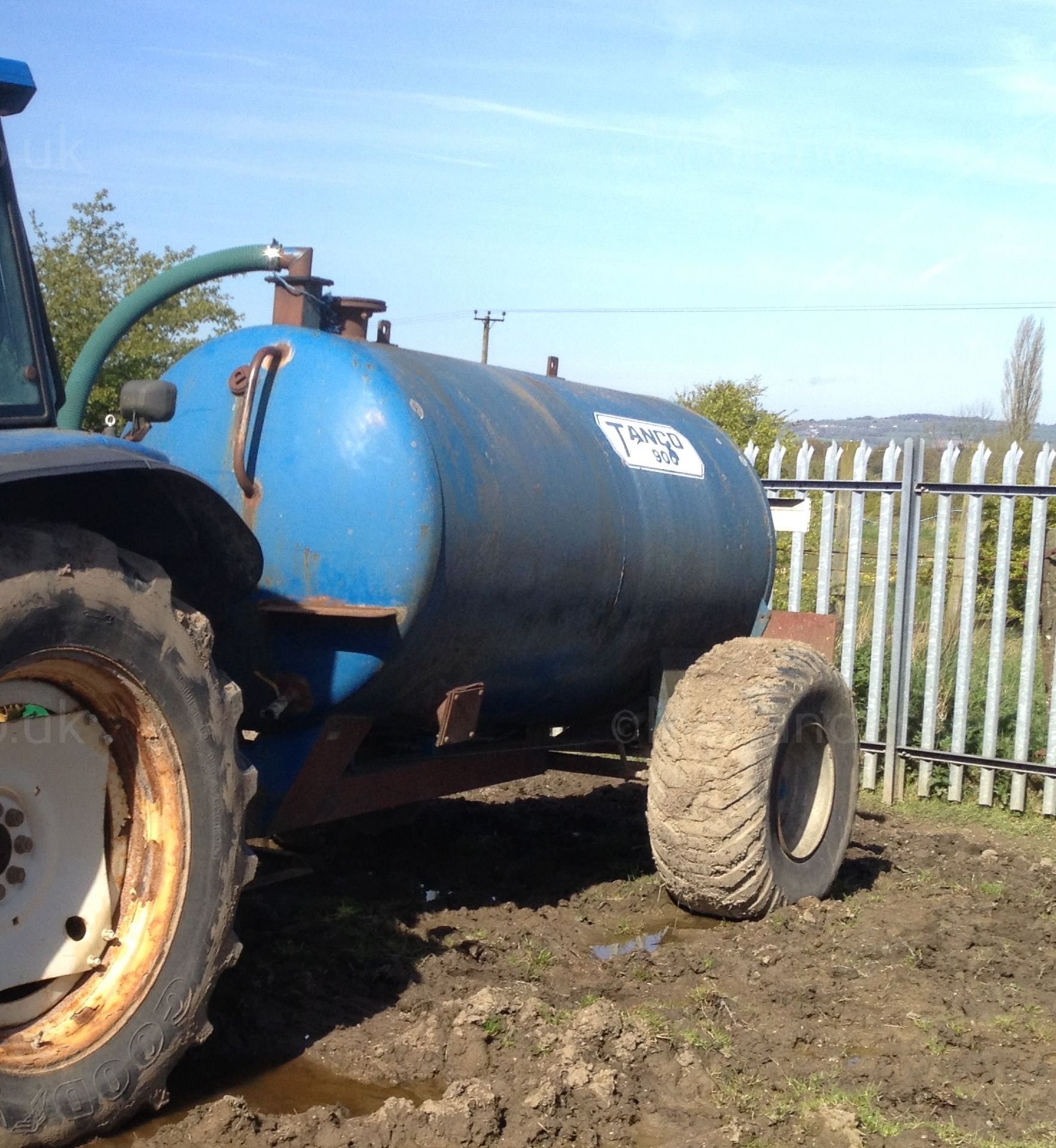 TANCO 900 AGRICULTURAL WATER BOWSER. NO PUMP ! 900 GALLON CAPACITY.