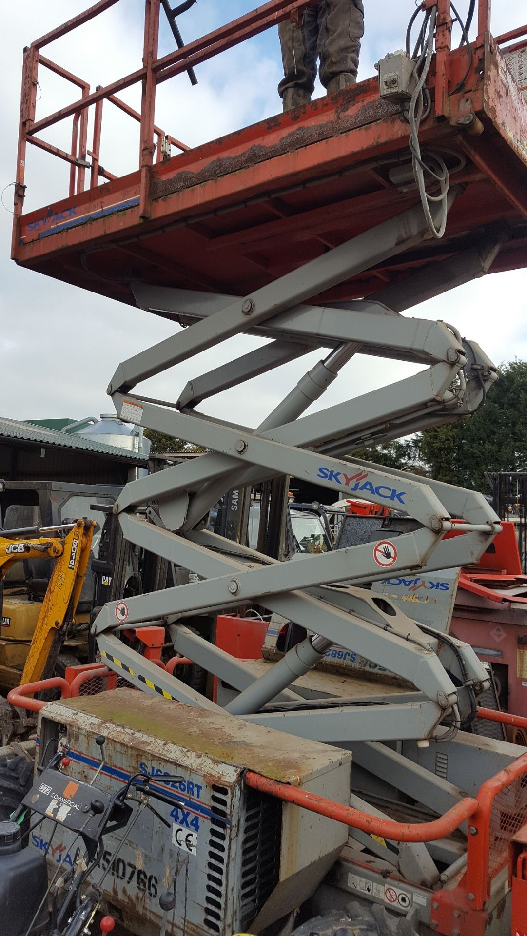 2007 SKYJACK SJ6826RT 4WD 7.9M LIFT SCISSOR LIFT, STARTS, DRIVES AND LIFTS *PLUS VAT* - Image 2 of 8