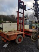 1988 FANTUZZI SF40 FORK LIFT TRUCKS, SHOWING 0 FORMER KEEPERS *PLUS VAT*