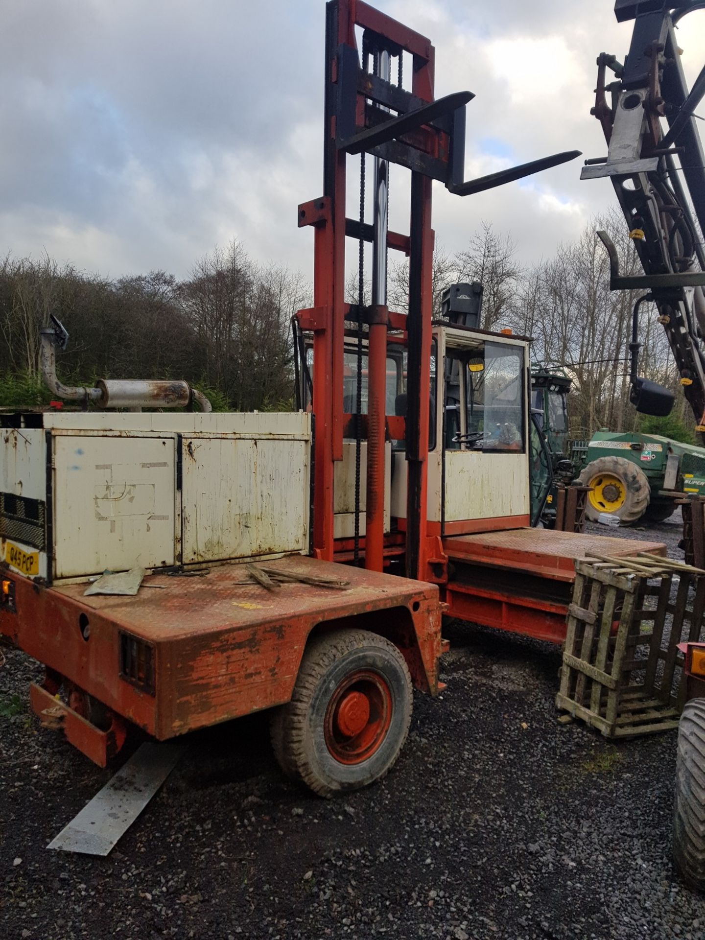 1988 FANTUZZI SF40 FORK LIFT TRUCKS, SHOWING 0 FORMER KEEPERS *PLUS VAT*