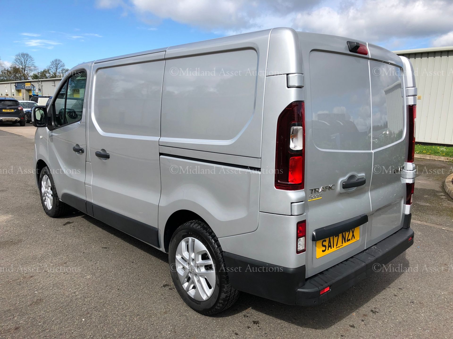 2017/17 REG RENAULT TRAFIC SL27 125PS SPORT MODEL NAV ENERGY DIESEL PANEL VAN - 2K MILES! *NO VAT* - Image 4 of 22