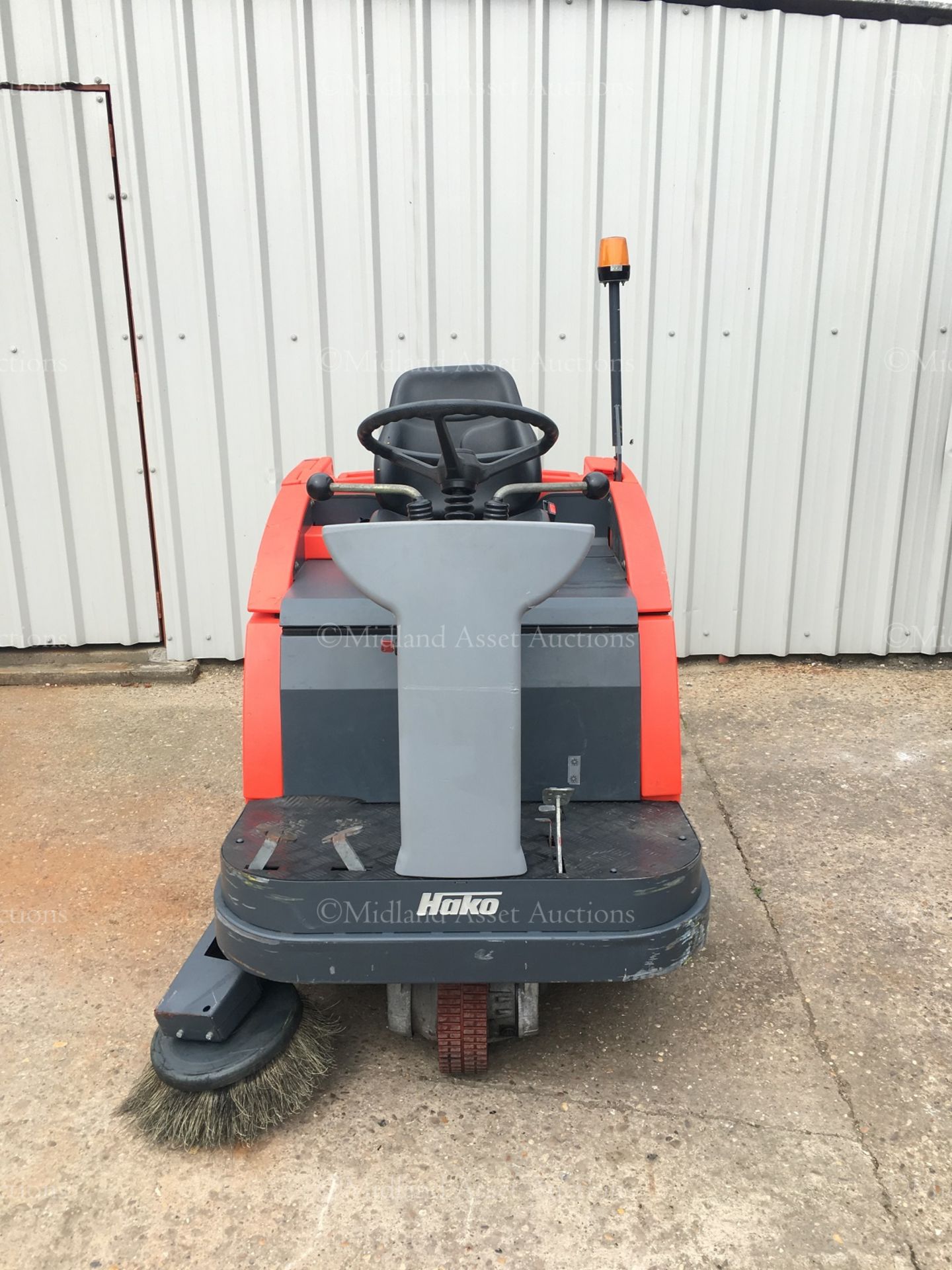 HAKO JONAS 980E RIDE ON SWEEPER, ELECTRIC, YEAR 2011, C/W CHARGER *PLUS VAT* - Image 3 of 5
