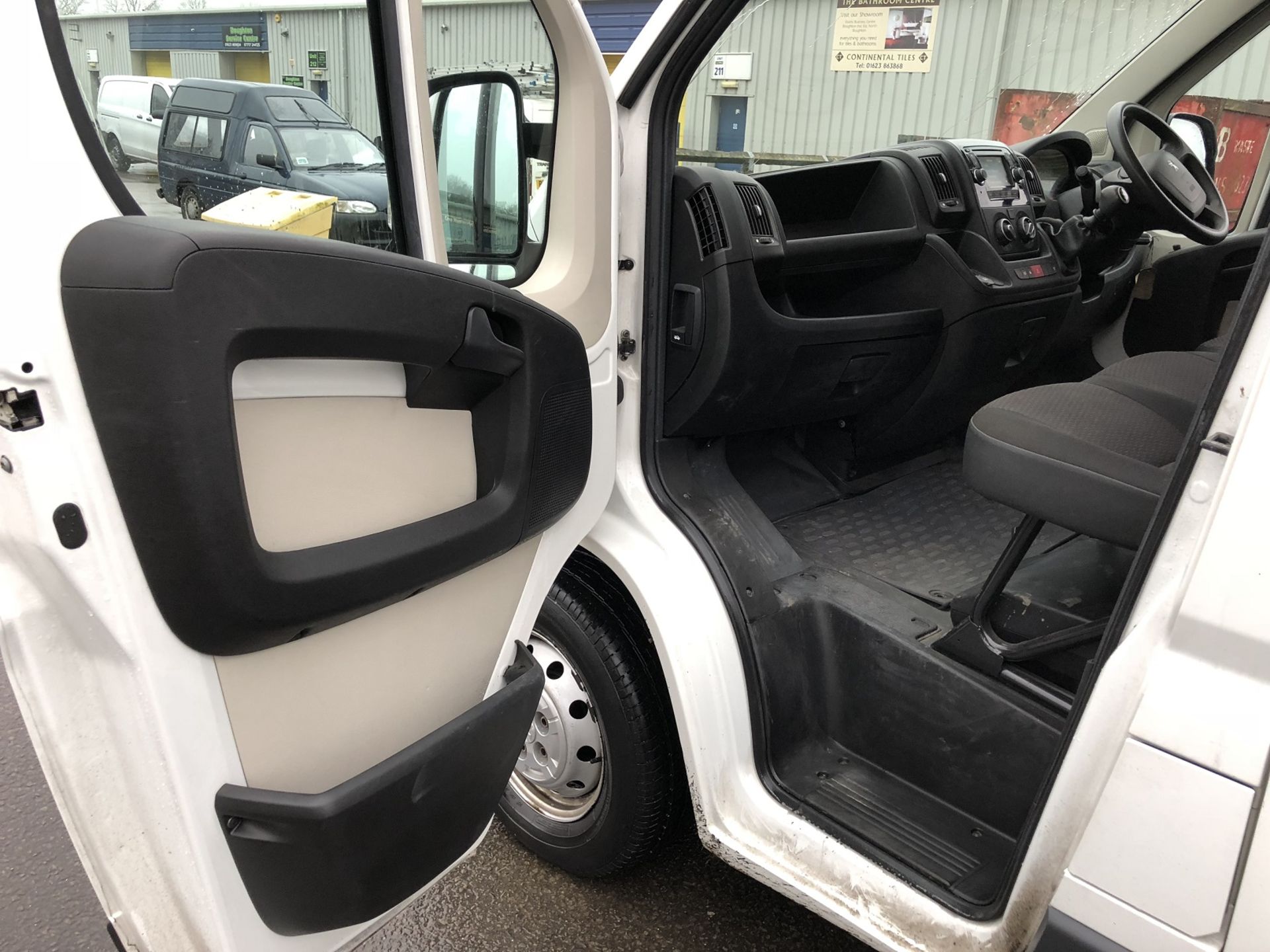 2014/64 REG PEUGEOT BOXER 335 PROFESSIONAL L2 DIESEL PANEL VAN, SHOWING 1 FORMER KEEPER *NO VAT* - Image 8 of 16