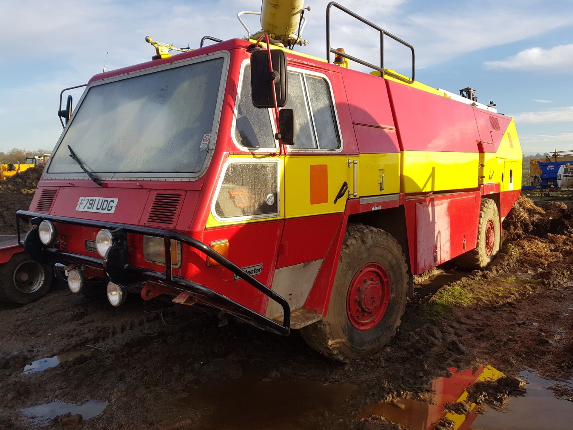 1989 SIMON GLOSTER SARO PROTECTOR FIRE ENGINE RED/YELLOW *PLUS VAT*