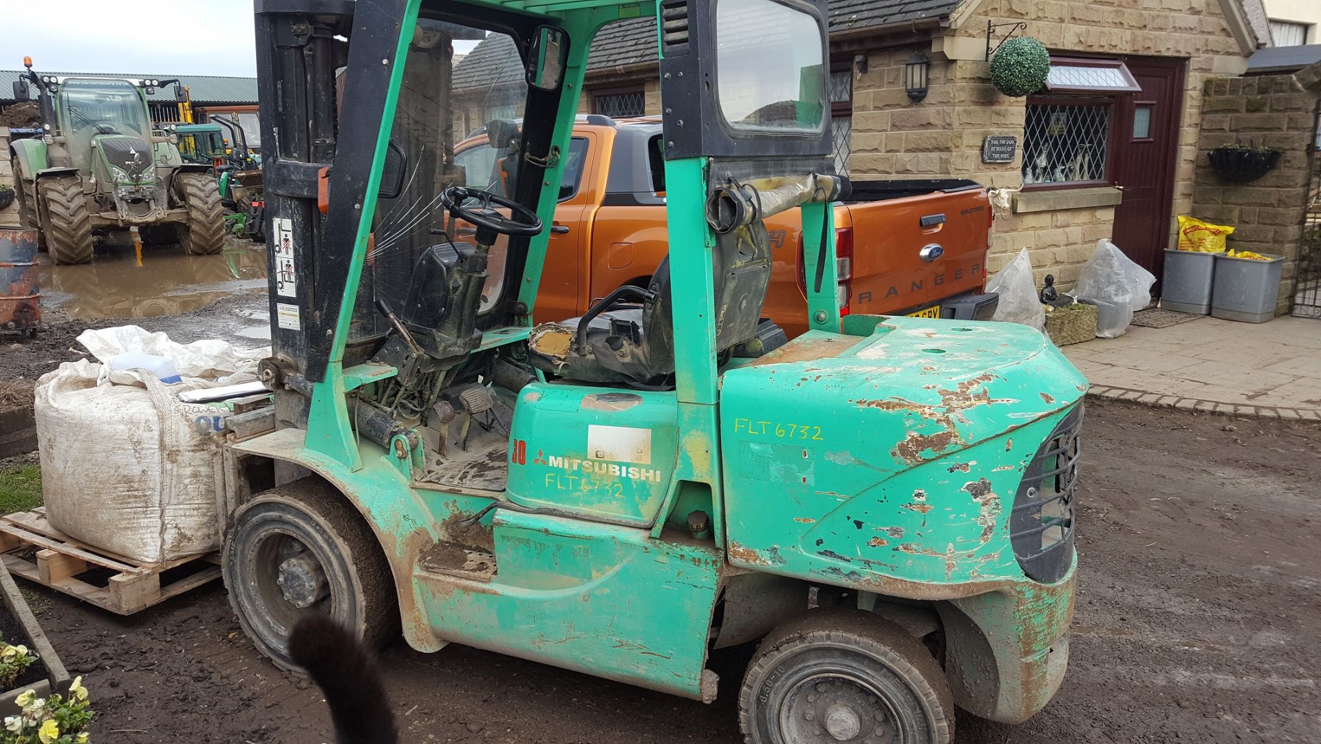 2002 MITSUBISHI FD30K DIESEL 5.5M LIFT HEIGHT TRIPLE MAST WITH SIDE SHIFT FORKLIFT *PLUS VAT* - Image 2 of 9
