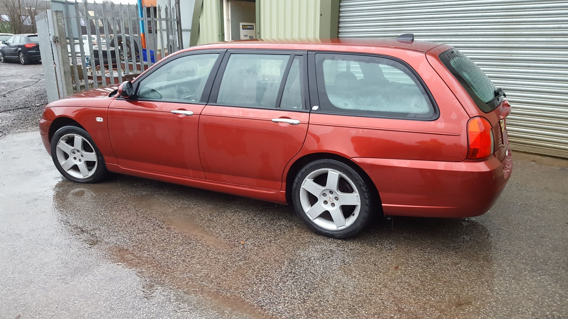 2005/05 REG ROVER ZT-T RED PETROL ESTATE, SHOWING 4 FORMER KEEPERS *NO VAT* - Image 2 of 8