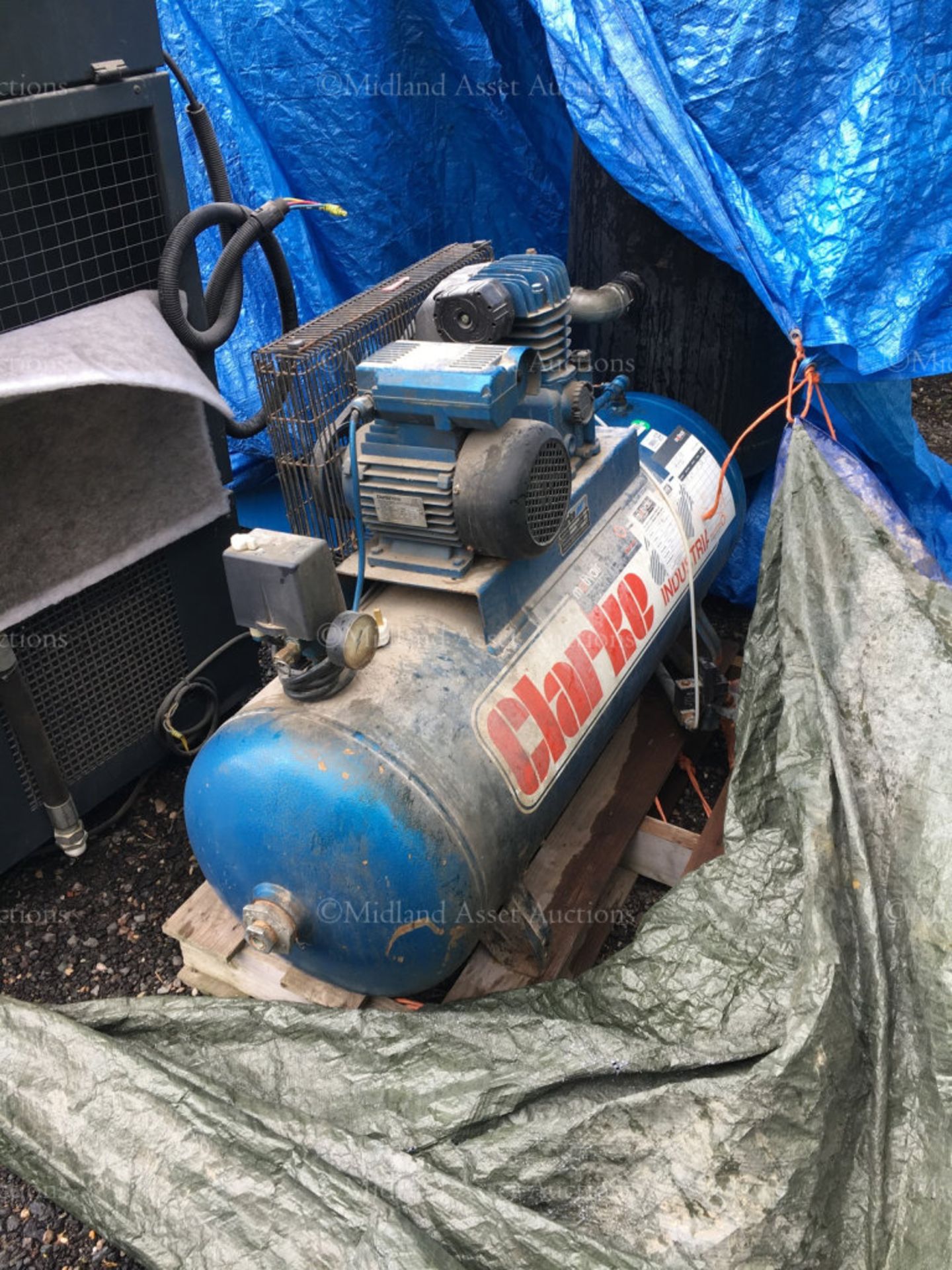 CLARKE SE15C150 240V 3HP ELECTRIC POWERED INDUSTRIAL AIR COMPRESSOR *PLUS VAT*