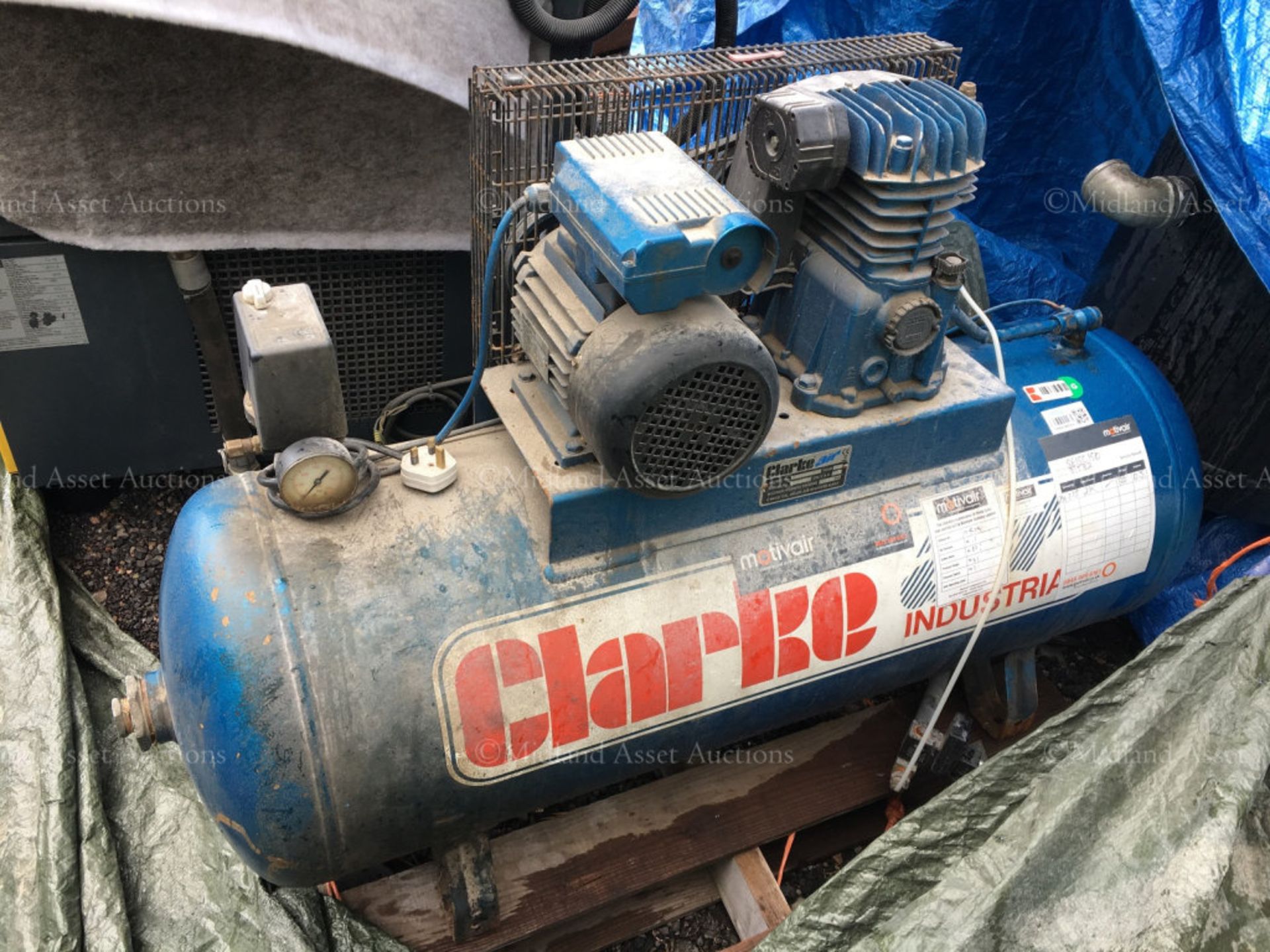 CLARKE SE15C150 240V 3HP ELECTRIC POWERED INDUSTRIAL AIR COMPRESSOR *PLUS VAT* - Image 3 of 6