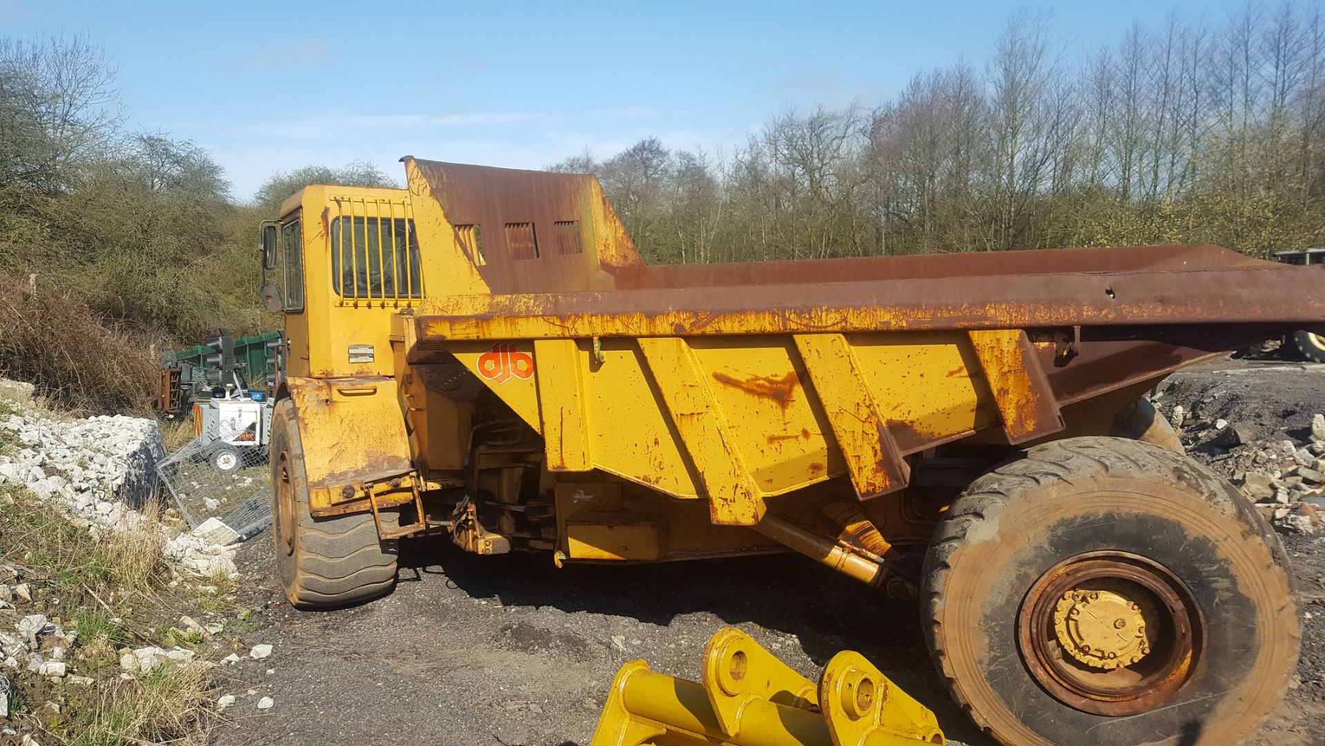 YEAR UNKNOWN CATERPILLAR D25B TIPPER, STARTS, RUNS AND TIPS *PLUS VAT* - Image 13 of 14