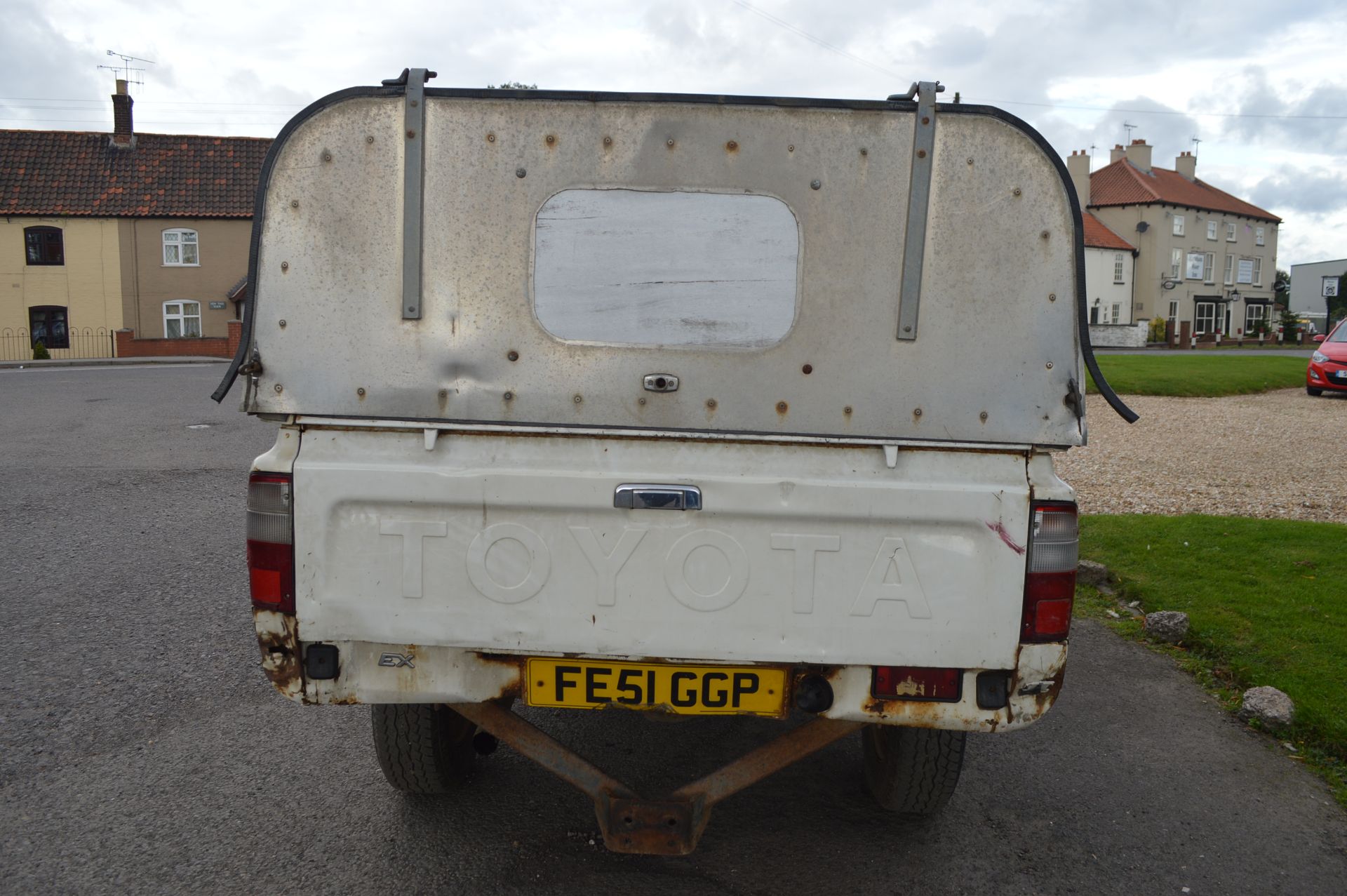 2002/51 REG TOYOTA HI-LUX 4X4 EX TURBO DIESEL, SHOWING 1 FORMER KEEPER - Image 5 of 14