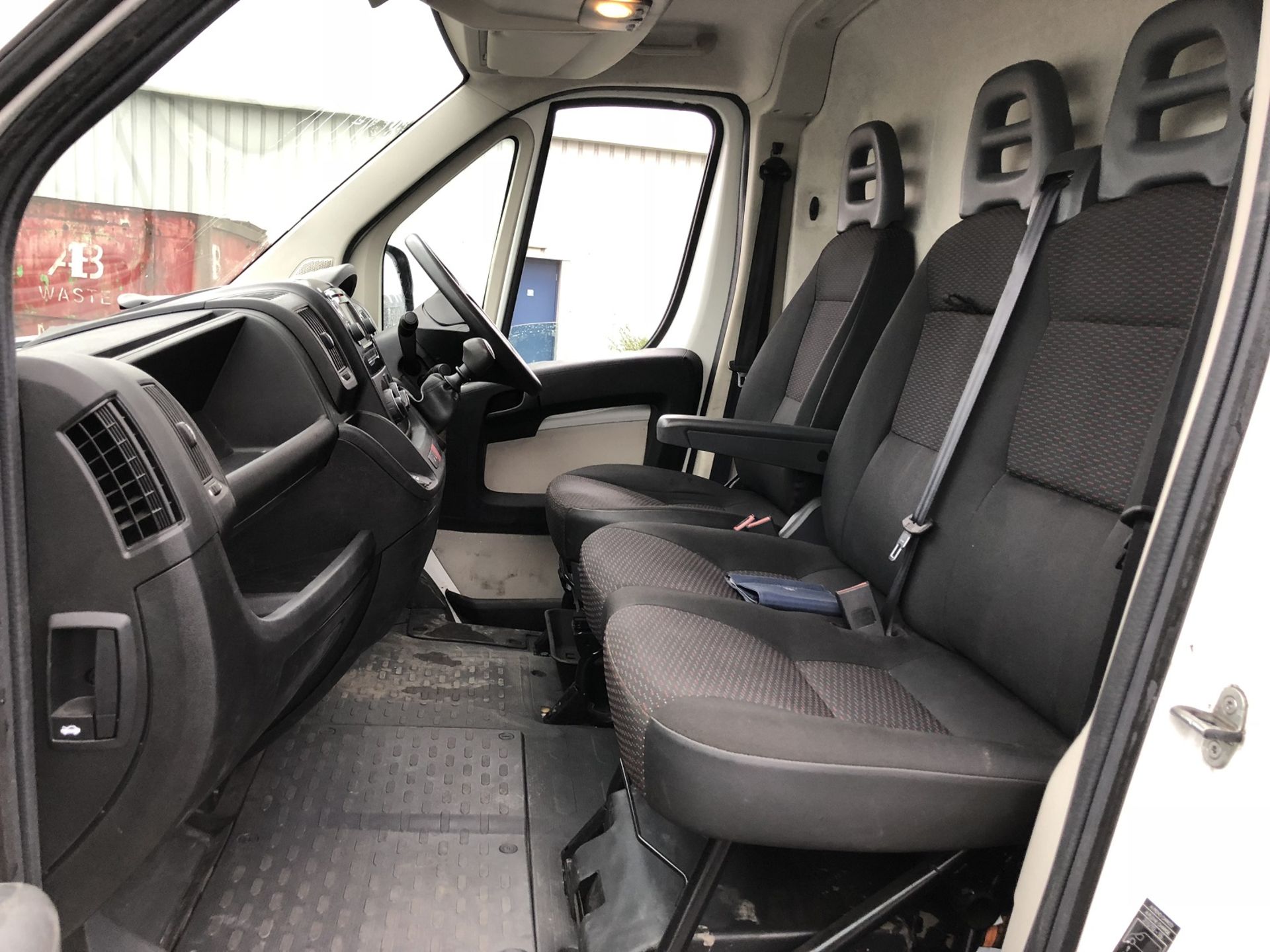 2014/64 REG PEUGEOT BOXER 335 PROFESSIONAL L2 DIESEL PANEL VAN, SHOWING 1 FORMER KEEPER *NO VAT* - Image 9 of 16