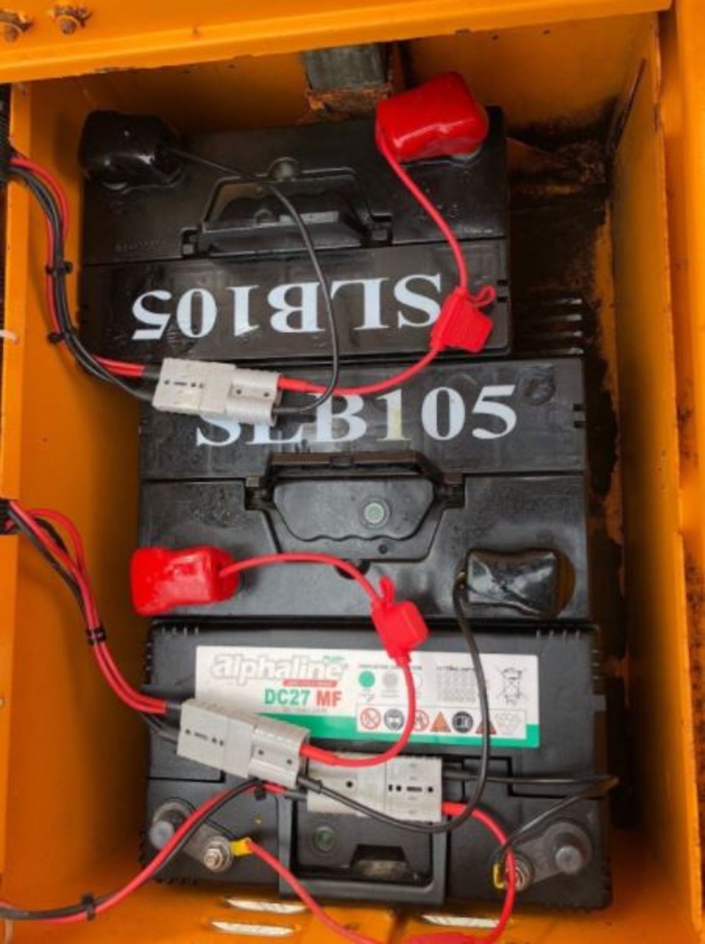 TRAFFIC LIGHTS PIKE LED LIGHTS COMPLETE WITH 110 VOLT CHARGERS ON EACH UNIT & TRAILER *PLUS VAT* - Image 6 of 6