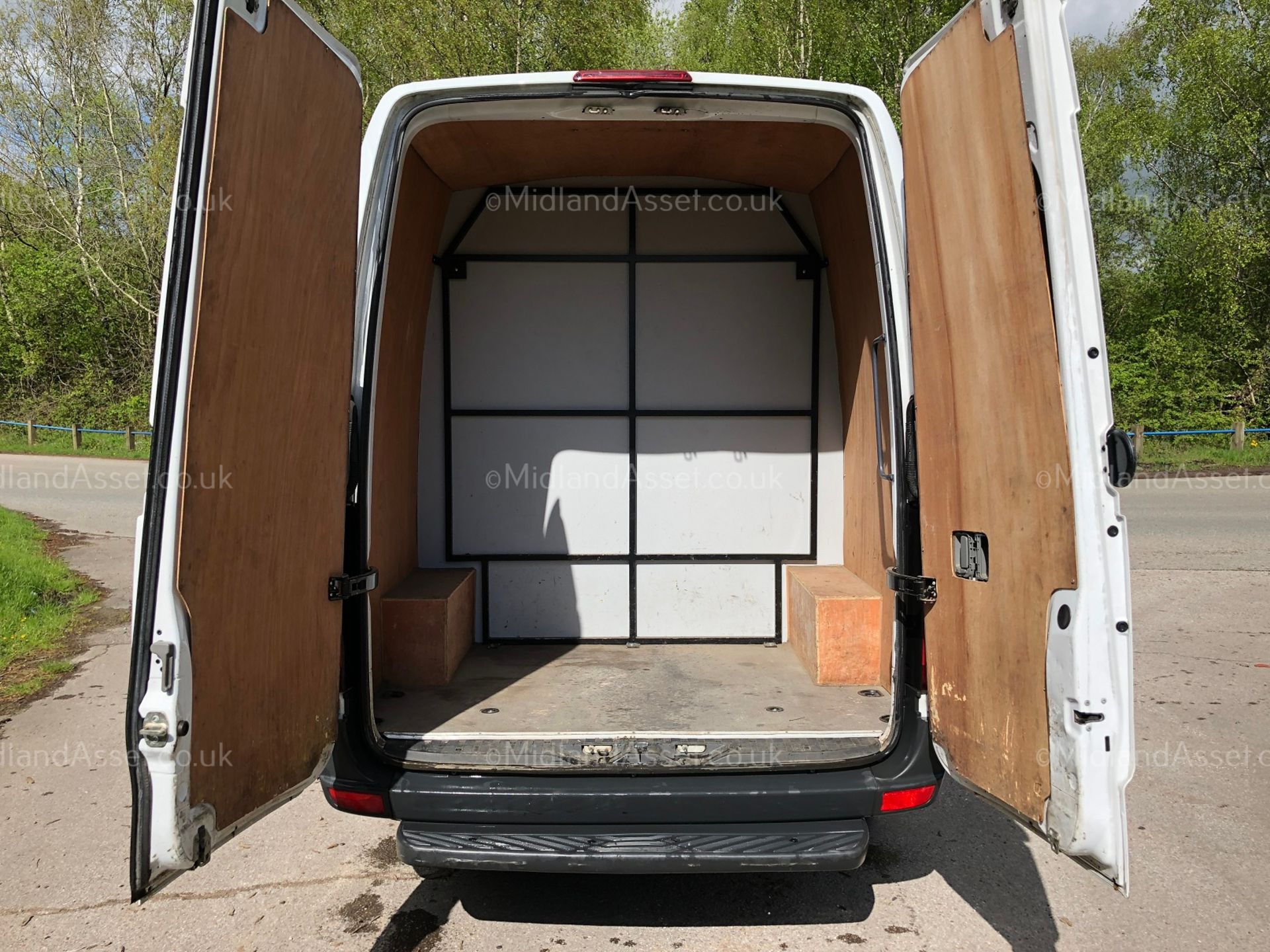 2015/15 REG MERCEDES-BENZ SPRINTER 313 CDI WHITE DIESEL 9 SEATER PANEL VAN, SHOWING 0 FORMER KEEPERS - Image 8 of 19