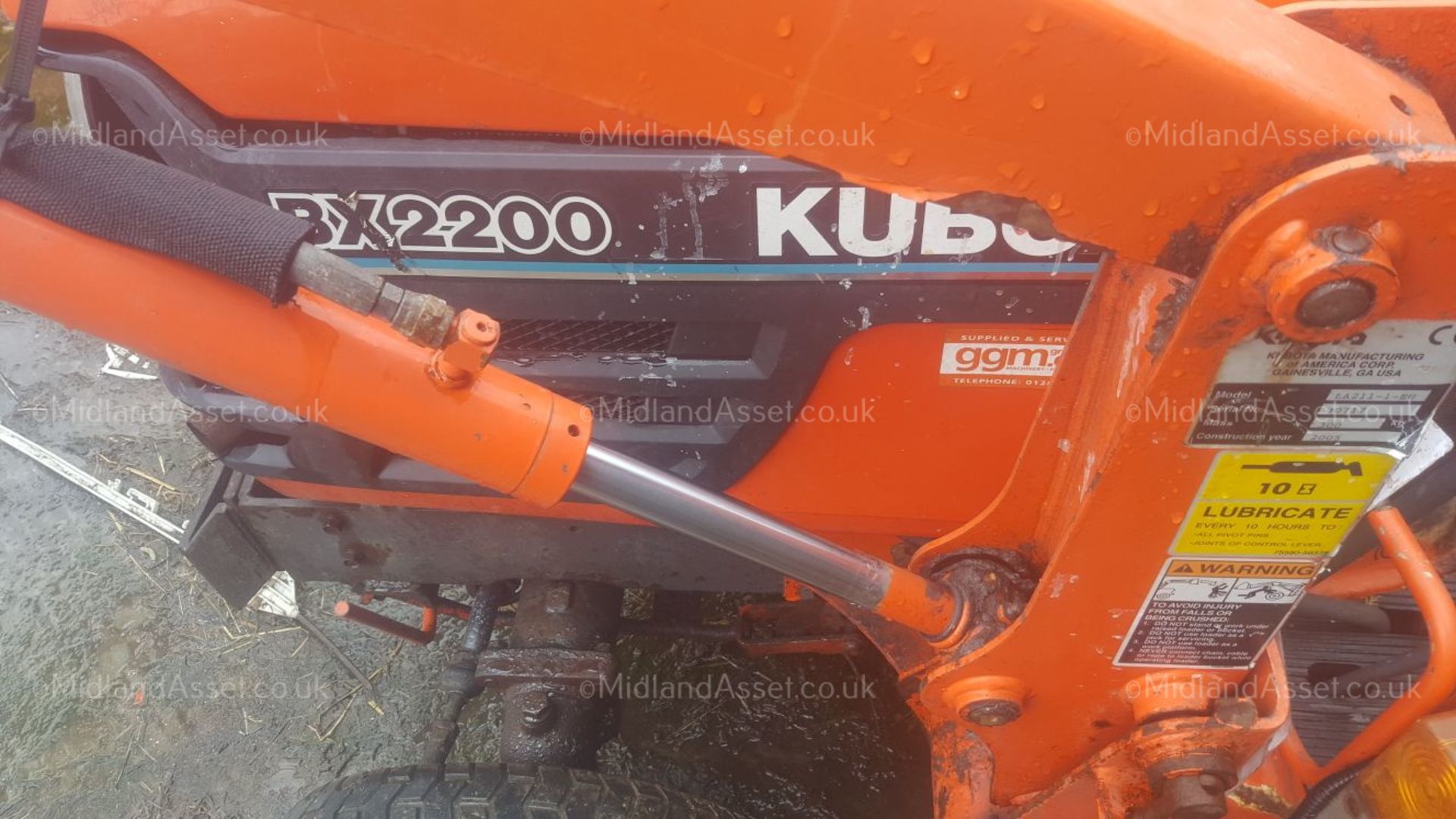 2005 KUBOTA BX2200 TRACTOR MOWER FITTED WITH LA211-1-EU LOADER, STARTS, DRIVES, MOWS AND LIFTS - Image 5 of 12