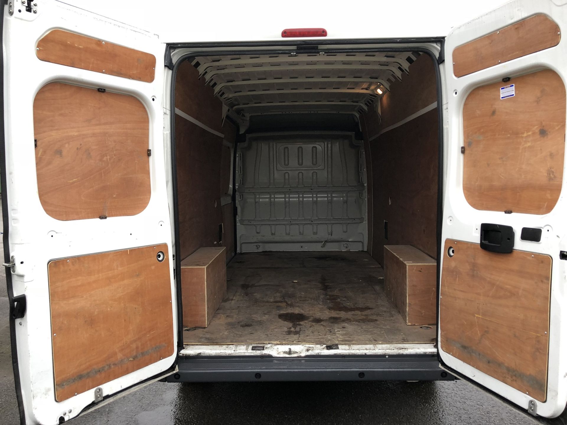 2014/64 REG PEUGEOT BOXER 335 PROFESSIONAL L2 DIESEL PANEL VAN, SHOWING 1 FORMER KEEPER *NO VAT* - Image 7 of 16