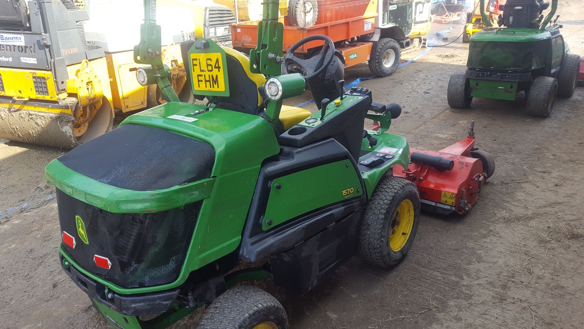 2015/64 REG JOHN DEERE 1570 MOWER WITH FLAIL DECK HEAD, EX LEICESTER-SHIRE COUNCIL *PLUS VAT* - Image 4 of 10