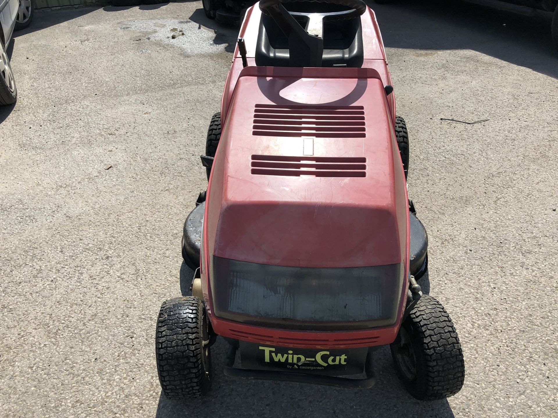 1998 CASTLEGARDEN TWIN-CUT 12,5 / 102 RIDE ON LAWN MOWER *NO VAT* - Image 2 of 11