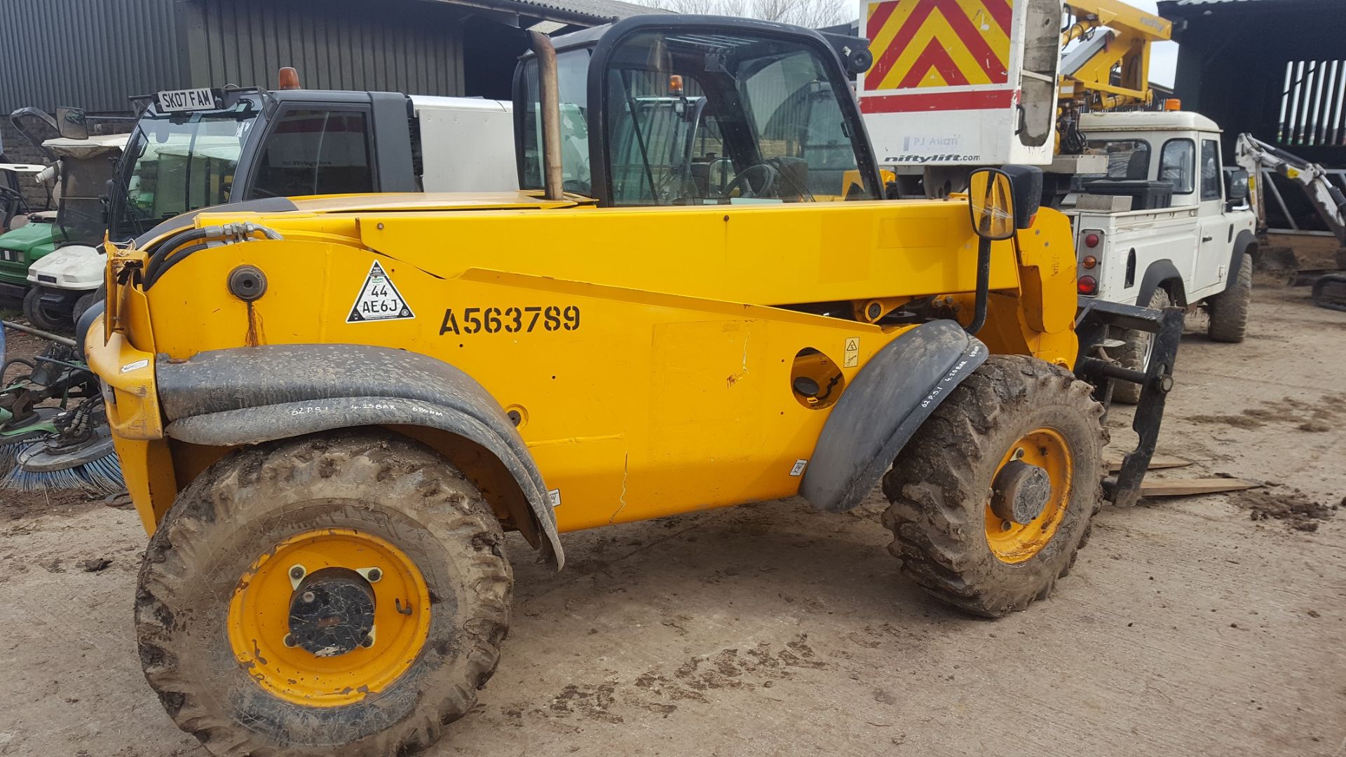 2011 JCB 524 TELEHANDLER, GOOD TYRES, STARTS, DRIVES AND LIFTS *PLUS VAT* - Image 6 of 13