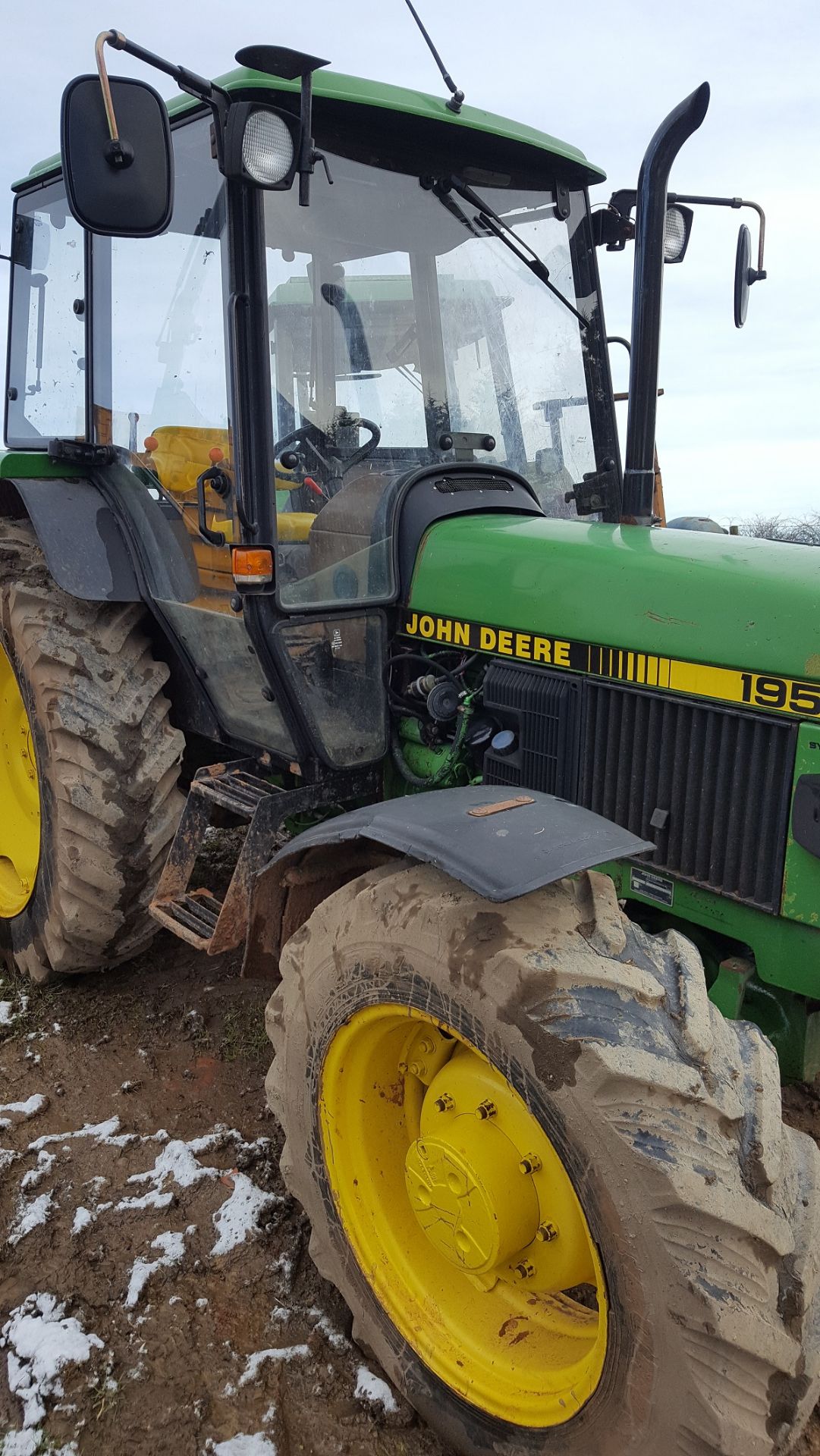 1993 JOHN DEERE 1950 4WD GREEN/YELLOW DIESEL AGRICULTURAL TRACTOR *PLUS VAT* - Image 7 of 13