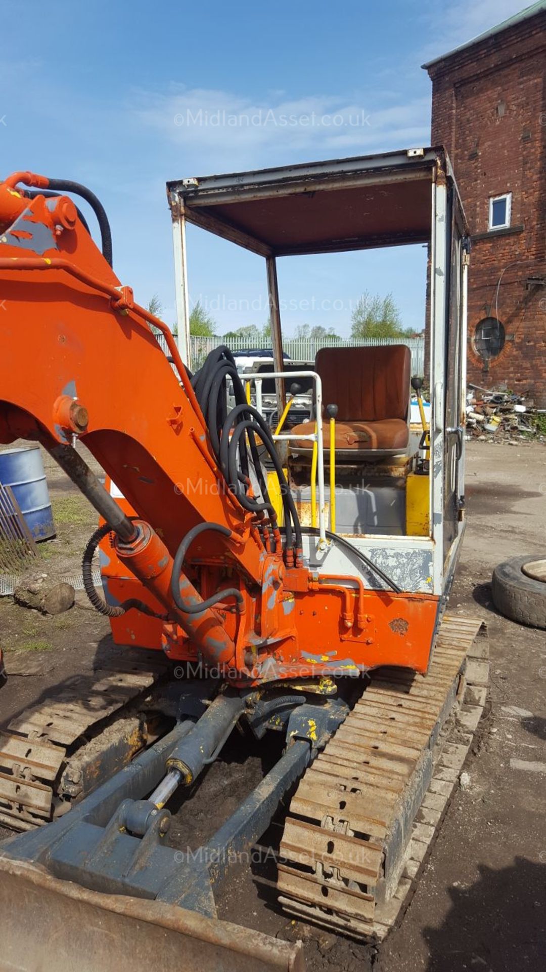 CIRCA 1990 KUBOTA KH14 3.5 TONNE TRACKED MINI DIGGER / EXCAVATOR, COMES WITH 2 BUCKETS *PLUS VAT* - Image 5 of 12