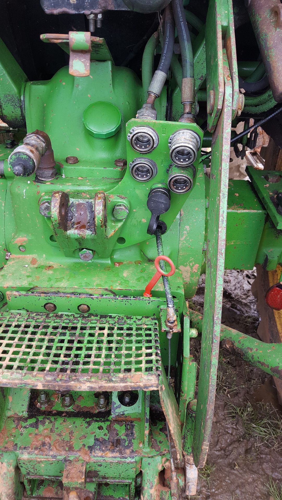 1993 JOHN DEERE 1950 4WD GREEN/YELLOW DIESEL AGRICULTURAL TRACTOR *PLUS VAT* - Image 4 of 13