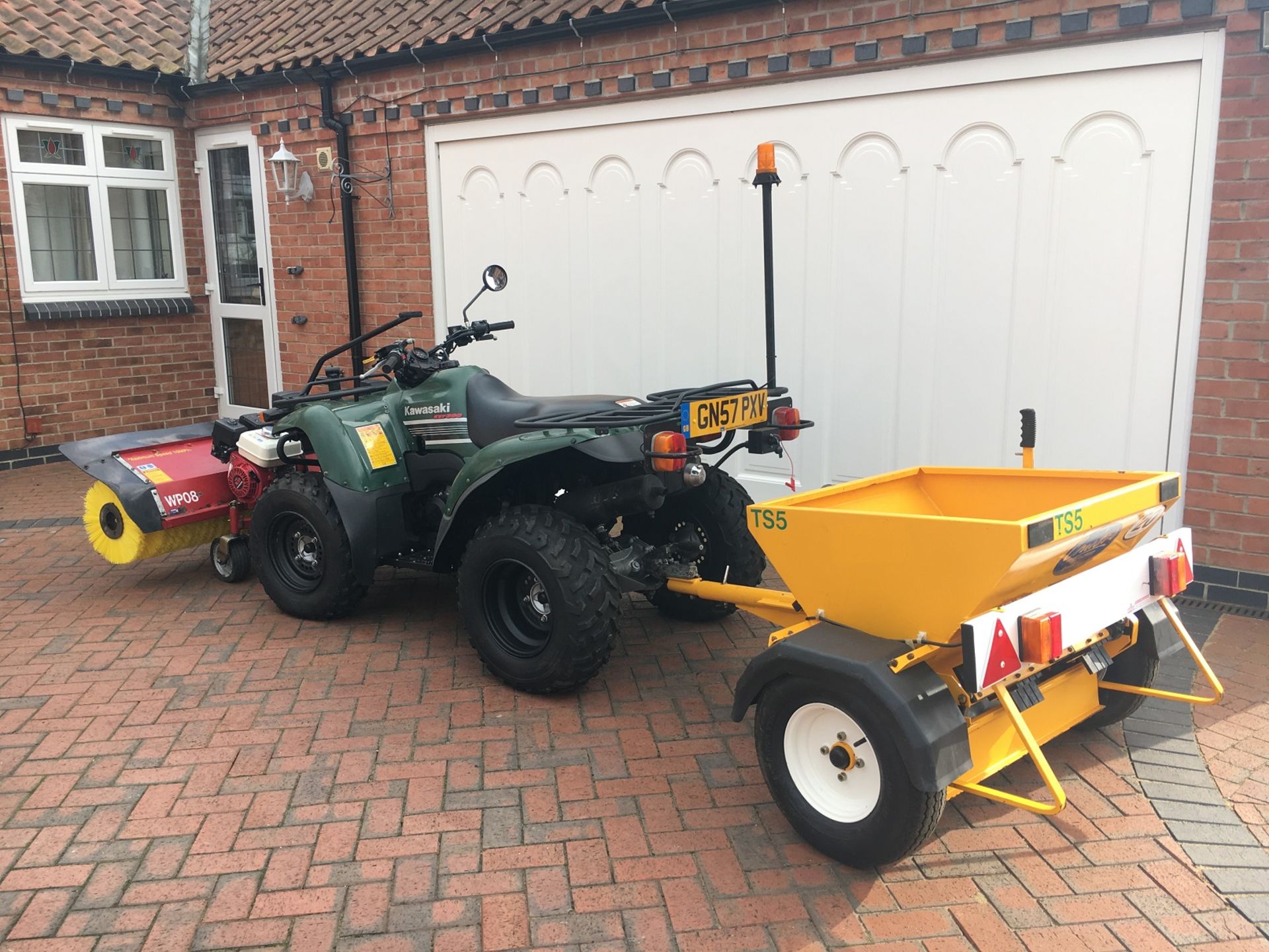 KAWASAKI KVF360 QUAD C/W LOGIC POWERED BRUSH & REAR GRITTER, ONLY 378 MILES GENUINE *PLUS VAT* - Image 4 of 6