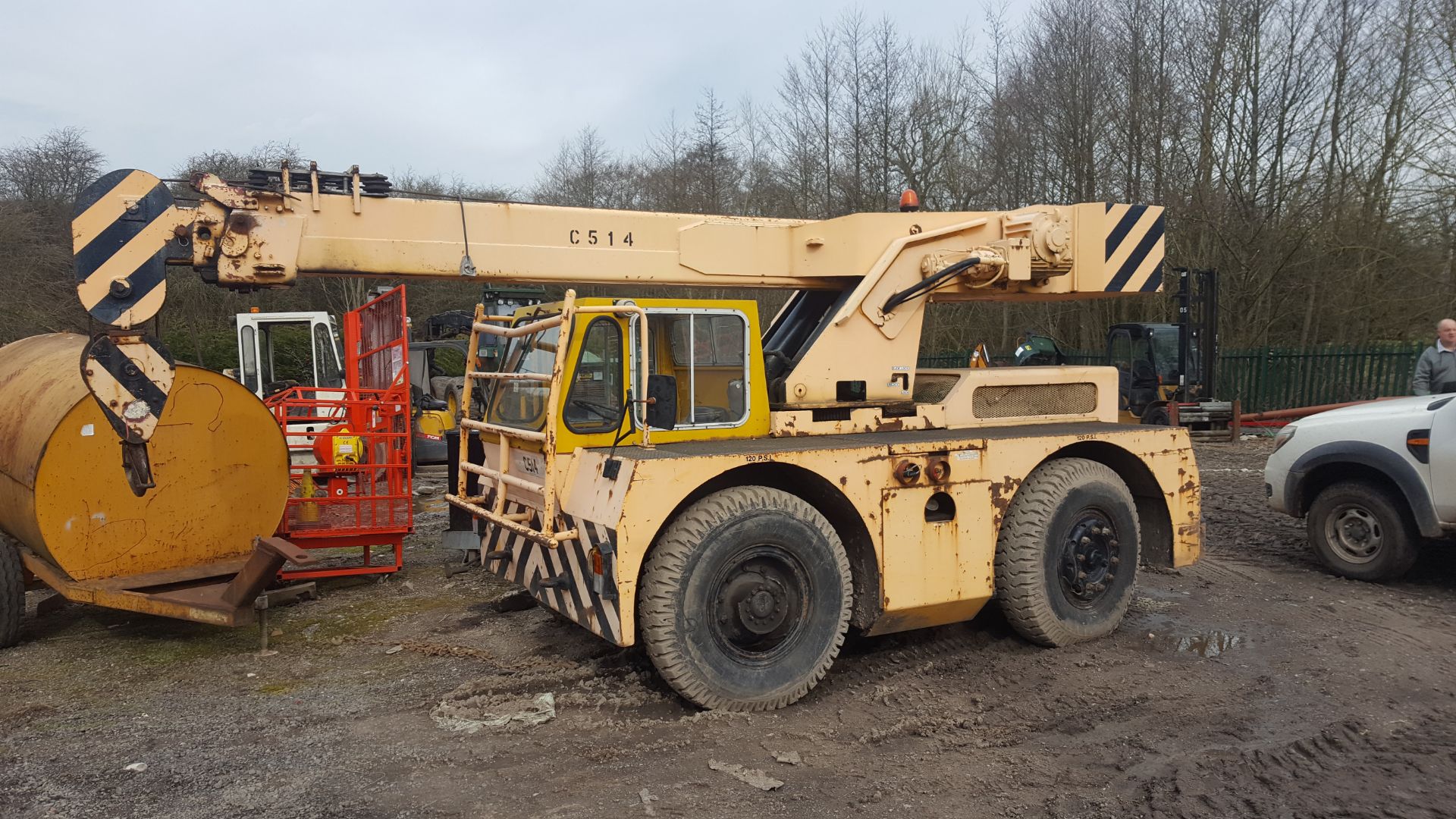 YEAR UNKNOWN IRON FAIRY SAPPHIRE 7 TONNE CRANE, RUNS, DRIVES AND LIFTS *PLUS VAT*