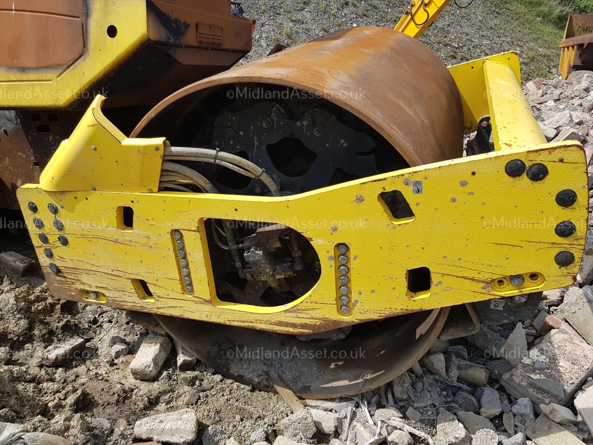 2016 BOMAG ROLLER BURNT OUT, ROLLER GOOD *PLUS VAT* - Image 10 of 10