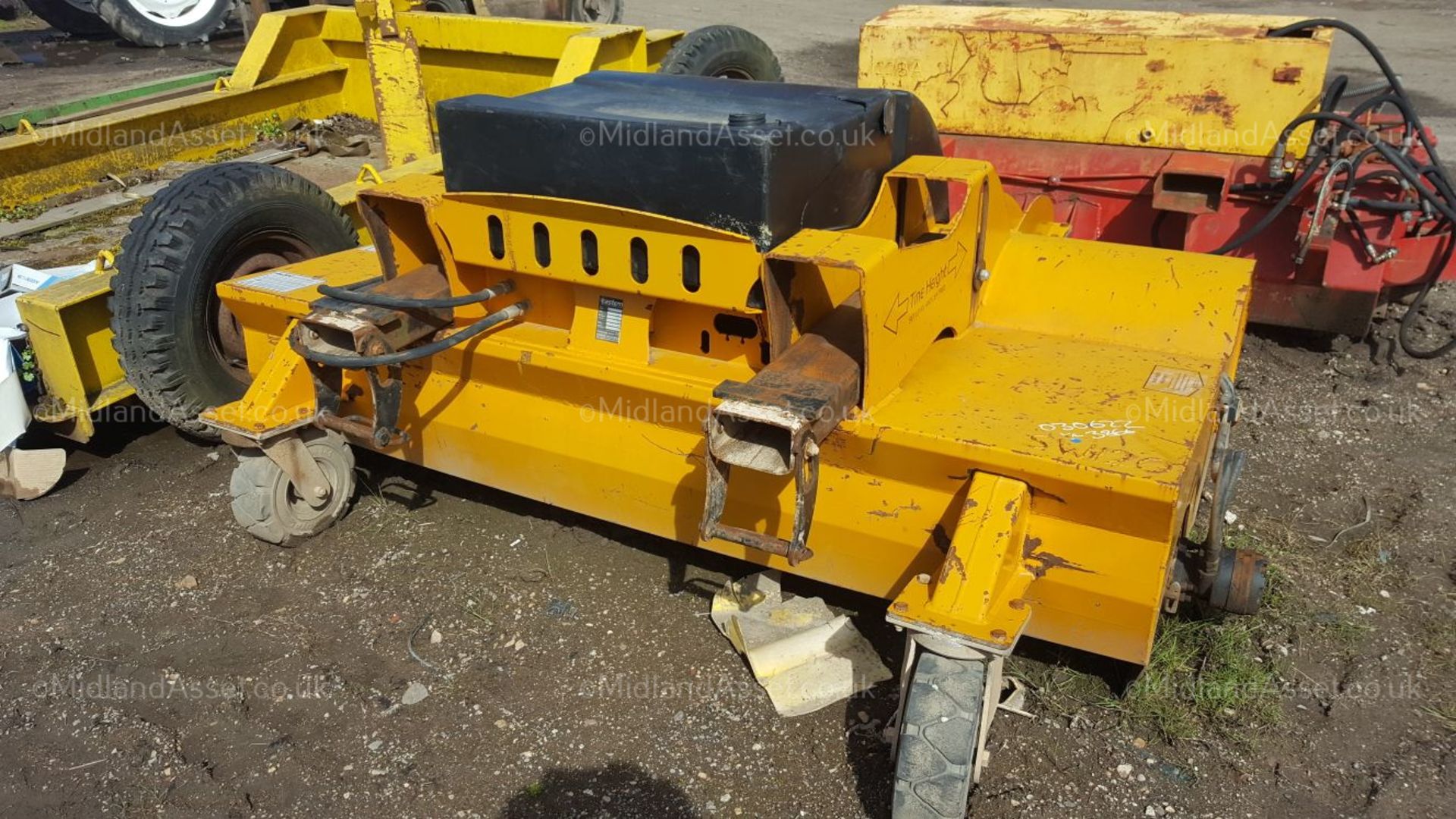 2011 EASTERN ATTACHMENTS RS220 SWEEPER, GOOD WORKING ORDER, RUNS OFF HYDRAULICS *PLUS VAT* - Image 5 of 6