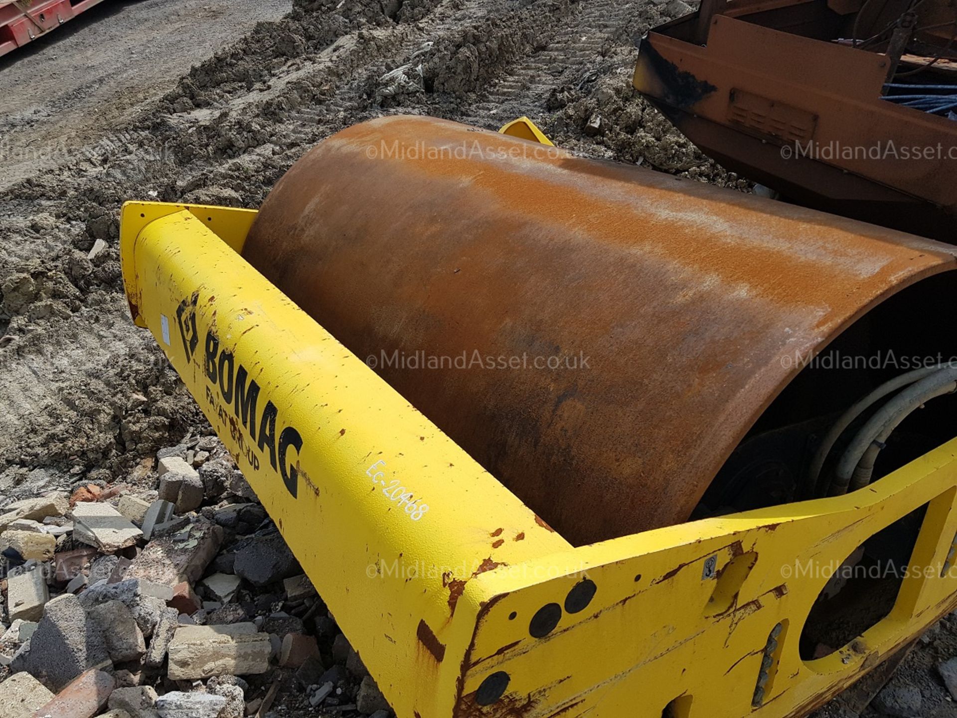 2016 BOMAG ROLLER BURNT OUT, ROLLER GOOD *PLUS VAT* - Image 9 of 10