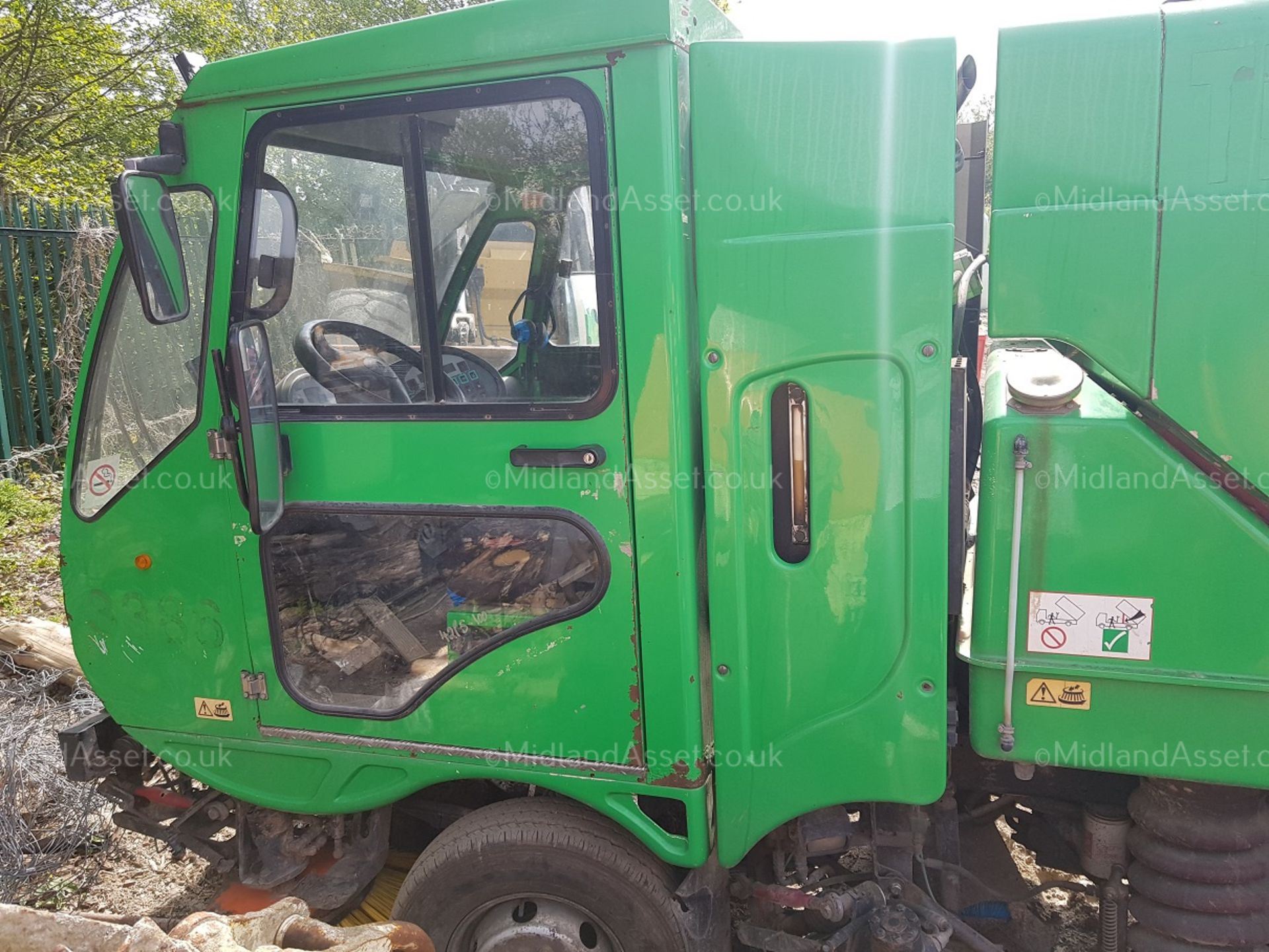 2007/07 REG SCARAB DIESEL ROAD SWEEPER / STREET CLEANSING MACHINE, STARTS, RUNS & DRIVES - Image 2 of 9