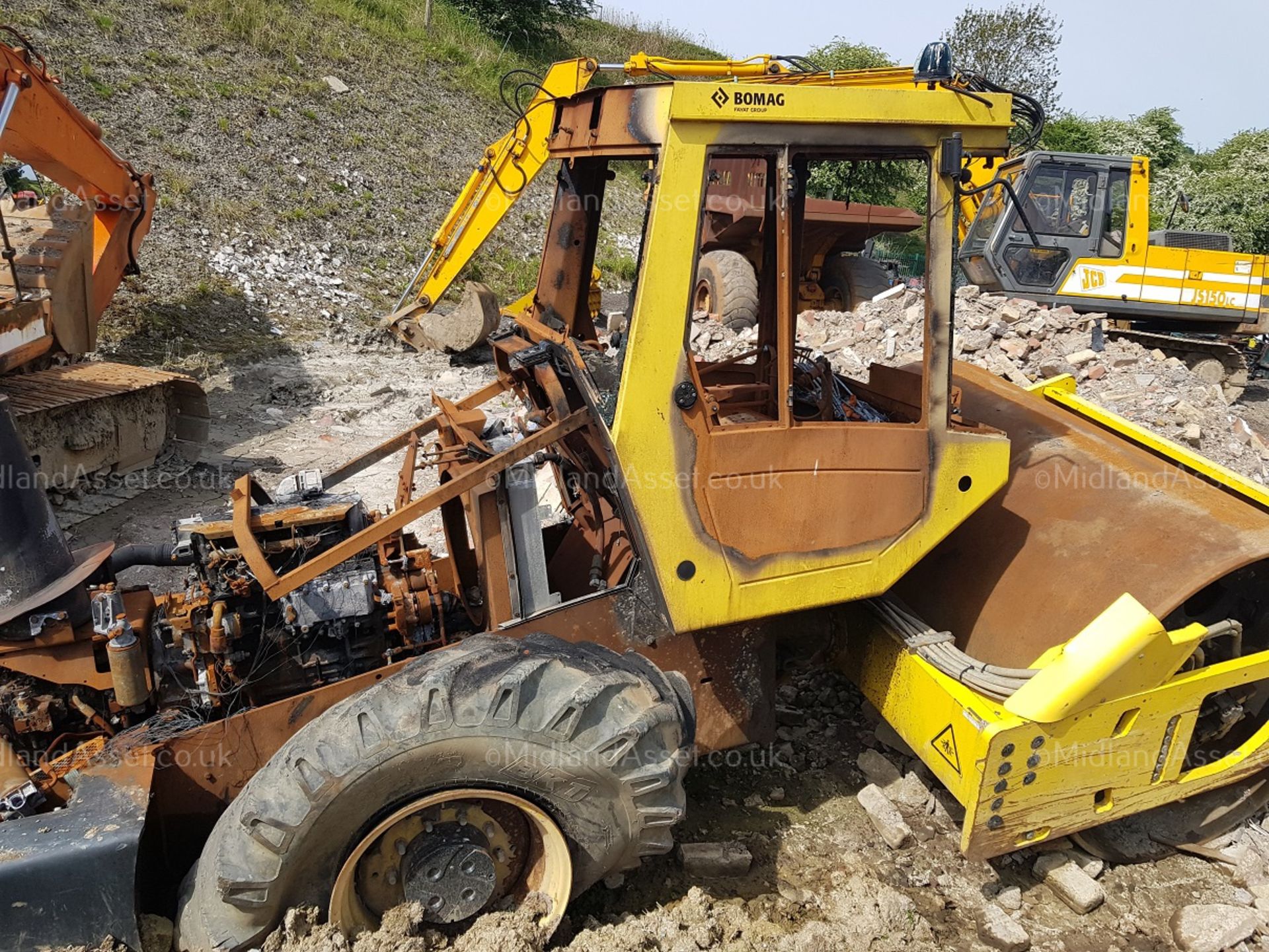 2016 BOMAG ROLLER BURNT OUT, ROLLER GOOD *PLUS VAT* - Image 2 of 10