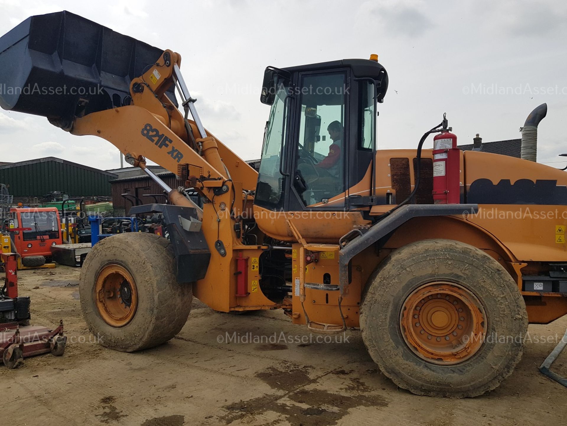 2011 CASE 821 FXR LOADING SHOVEL, STARTS, RUNS, DRIVES AND LIFTS *PLUS VAT* - Image 2 of 16