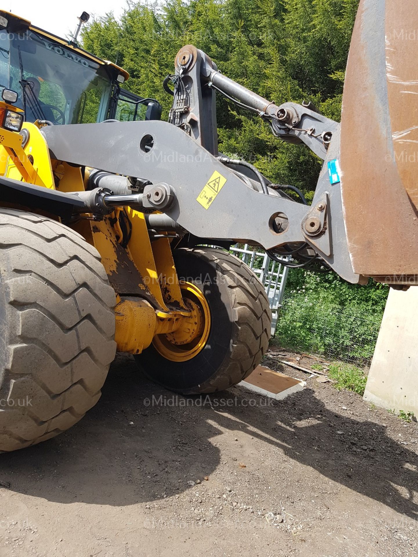2012 VOLVO L150G YELLOW DIESEL LOADING SHOVEL, STARTS, DRIVES AND TIPS AS IT SHOULD *PLUS VAT* - Image 5 of 24