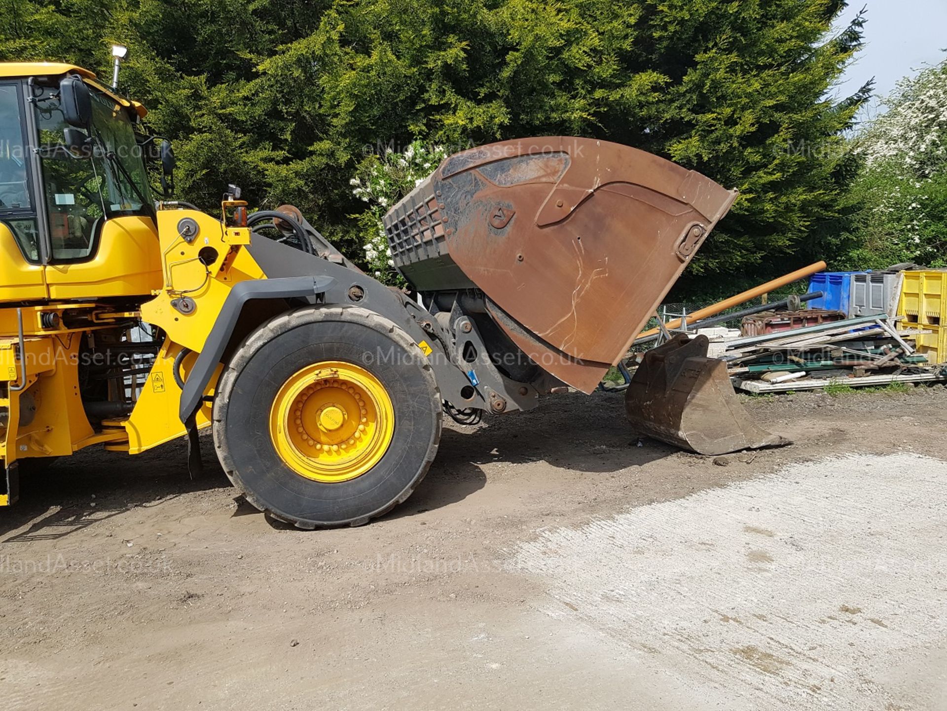 2012 VOLVO L150G YELLOW DIESEL LOADING SHOVEL, STARTS, DRIVES AND TIPS AS IT SHOULD *PLUS VAT* - Image 4 of 24