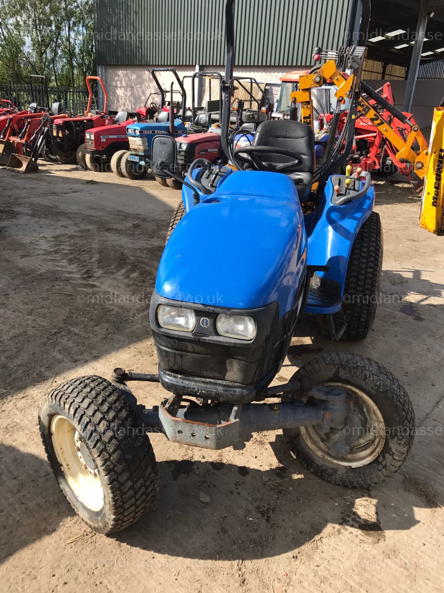 NEW HOLLAND TC27D TRACTOR - Image 4 of 11