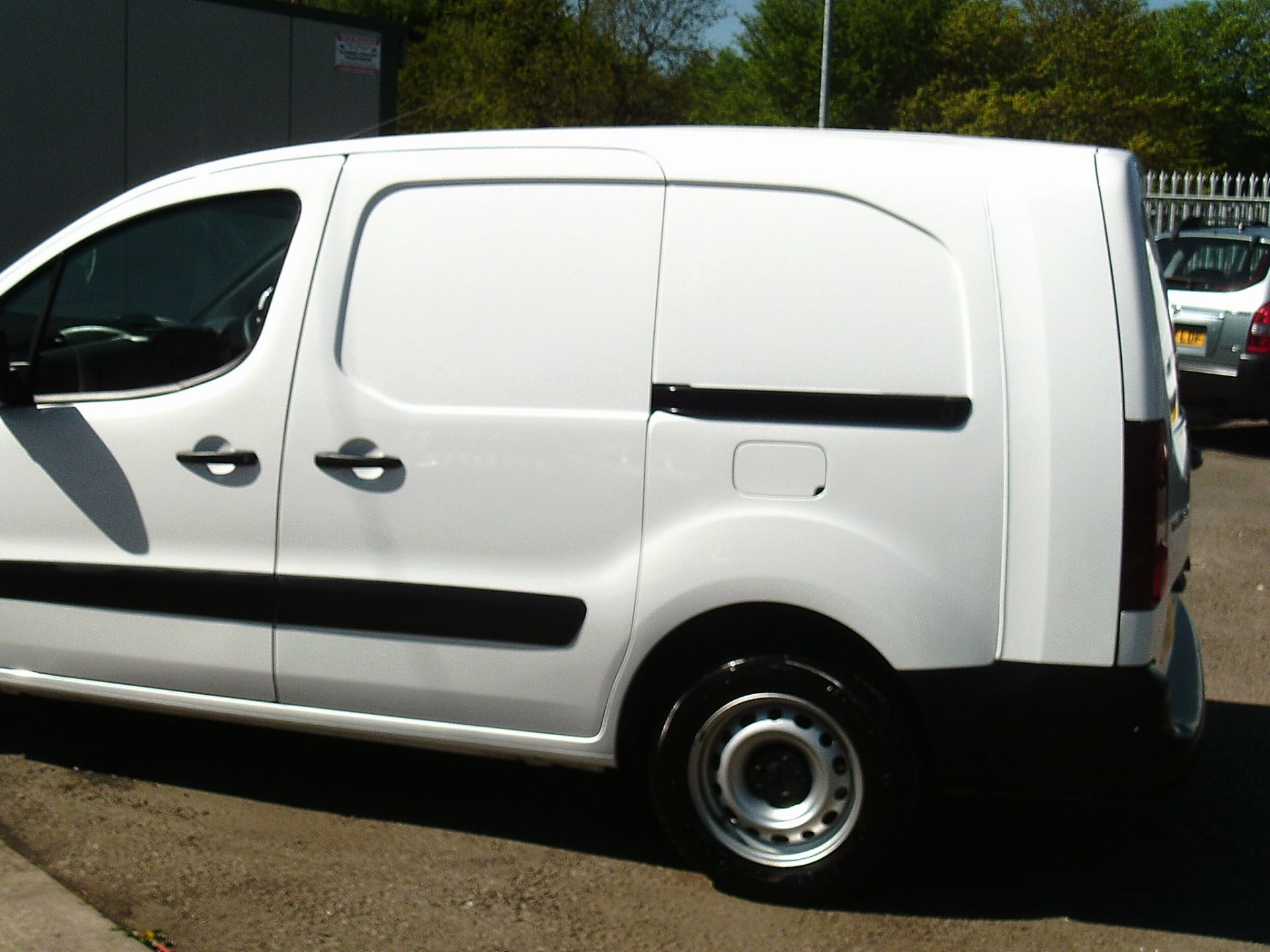 2017/17 REG PEUGEOT PARTNER S L2 BLUE HDI LWB WHITE DIESEL PANEL VAN, SHOWING 0 FORMER KEEPERS - Image 4 of 13