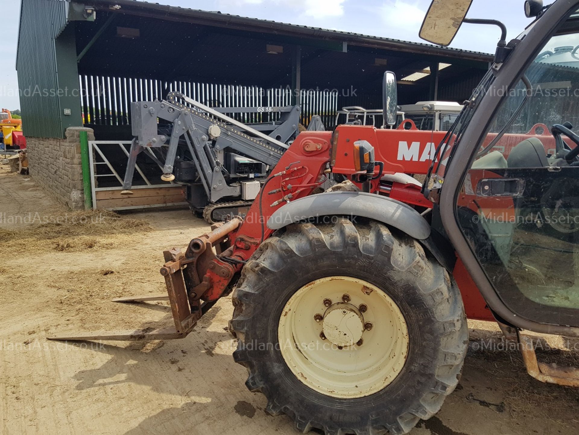 2004/04 REG MANITOU MLT 526 TURBO TELEHANDLER, STARTS, DRIVES AND LIFTS *PLUS VAT* - Image 2 of 10