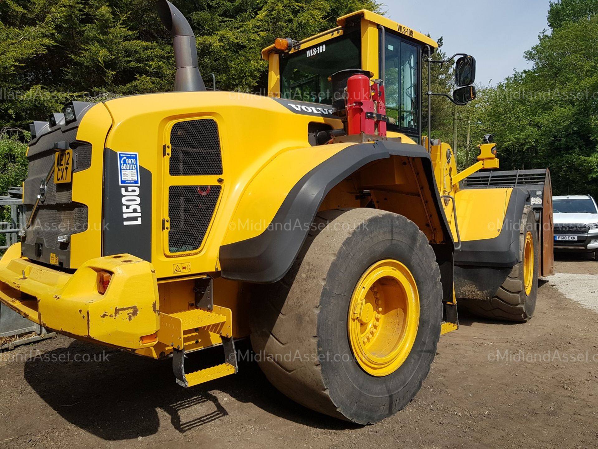 2012 VOLVO L150G YELLOW DIESEL LOADING SHOVEL, STARTS, DRIVES AND TIPS AS IT SHOULD *PLUS VAT* - Image 12 of 24