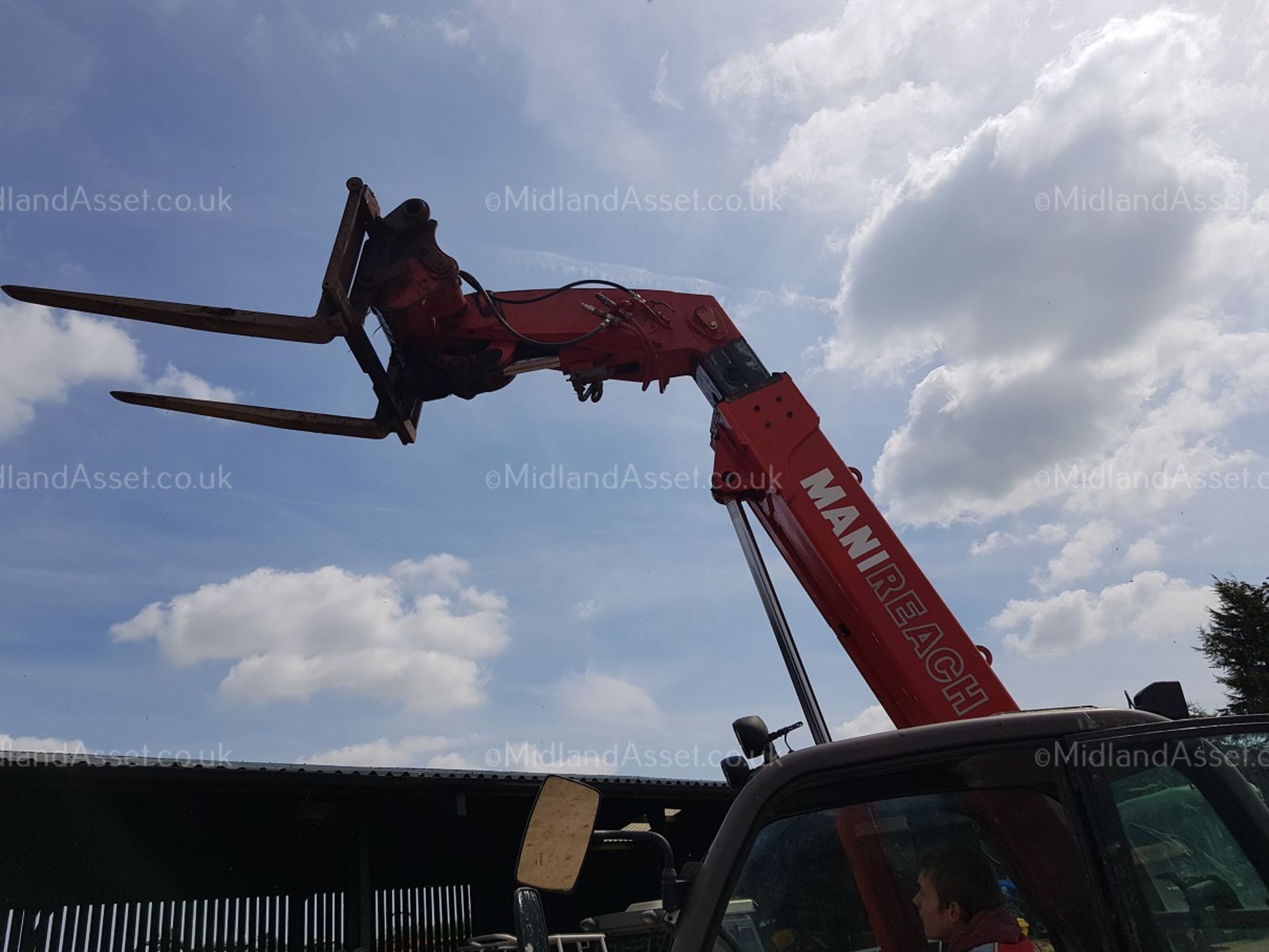 2004/04 REG MANITOU MLT 526 TURBO TELEHANDLER, STARTS, DRIVES AND LIFTS *PLUS VAT* - Image 4 of 10