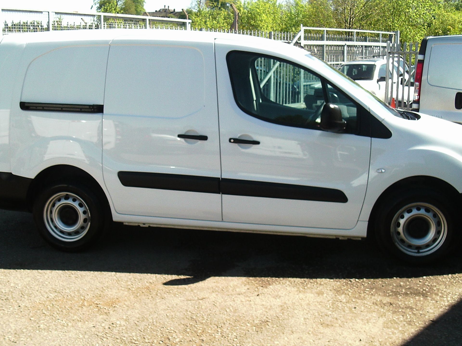 2017/17 REG PEUGEOT PARTNER S L2 BLUE HDI LWB WHITE DIESEL PANEL VAN, SHOWING 0 FORMER KEEPERS - Image 6 of 13