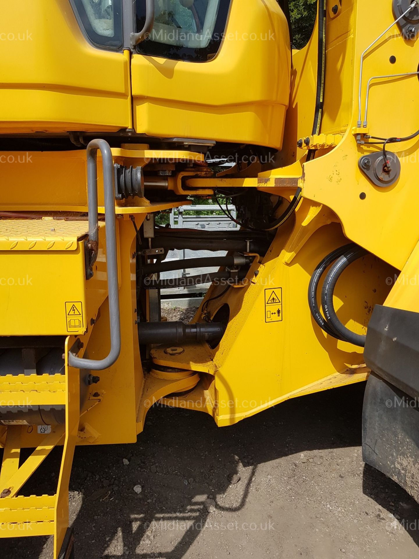 2012 VOLVO L150G YELLOW DIESEL LOADING SHOVEL, STARTS, DRIVES AND TIPS AS IT SHOULD *PLUS VAT* - Image 9 of 24