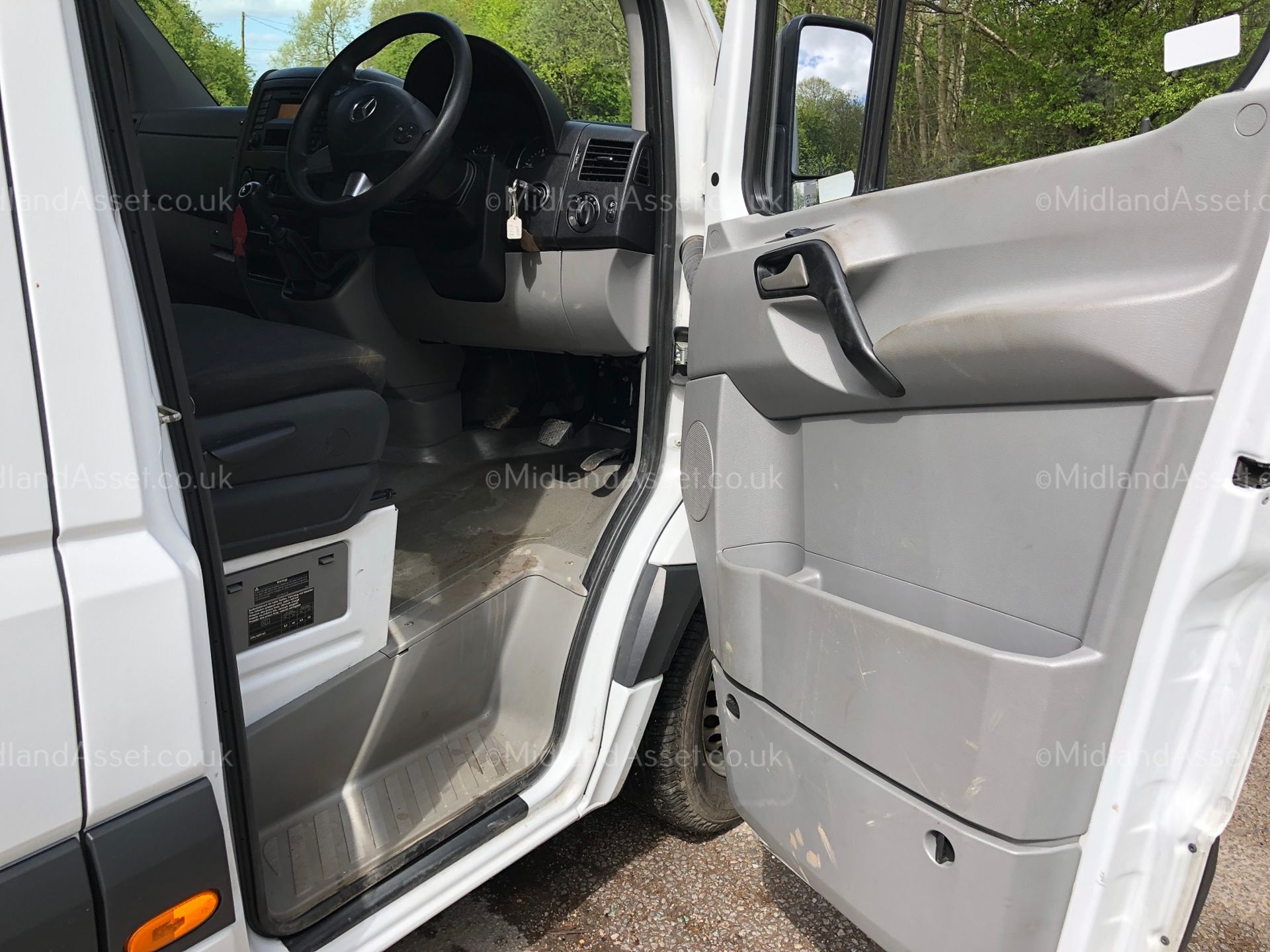 2015/15 REG MERCEDES-BENZ SPRINTER 313 CDI WHITE DIESEL PANEL VAN, SHOWING 0 FORMER KEEPERS *NO VAT* - Image 14 of 19