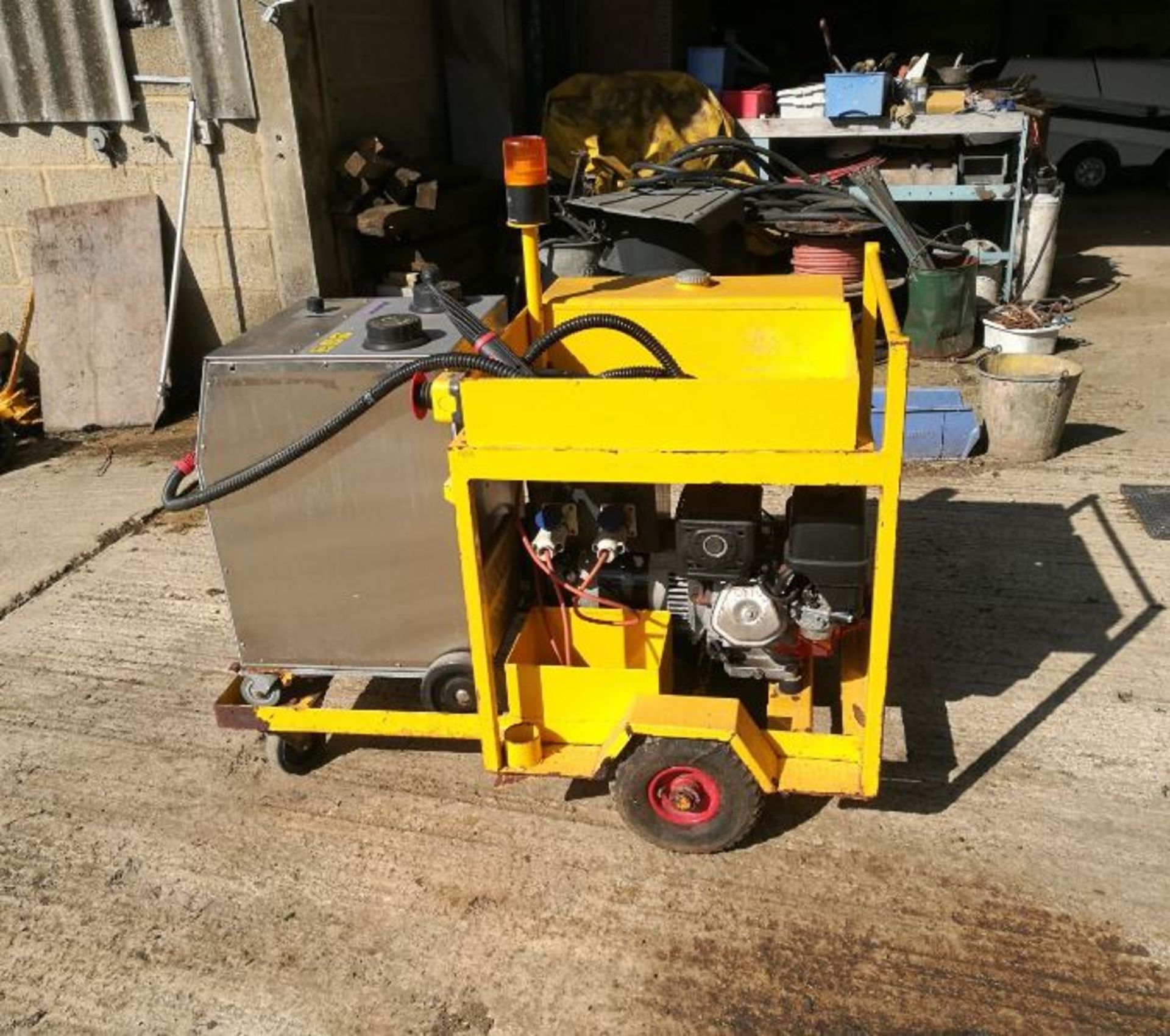 2011 MATRIX CLEANING SYSTEMS GR8000 BUBBLEGUM & GRAFFITI REMOVING MACHINE *PLUS VAT* - Image 2 of 7